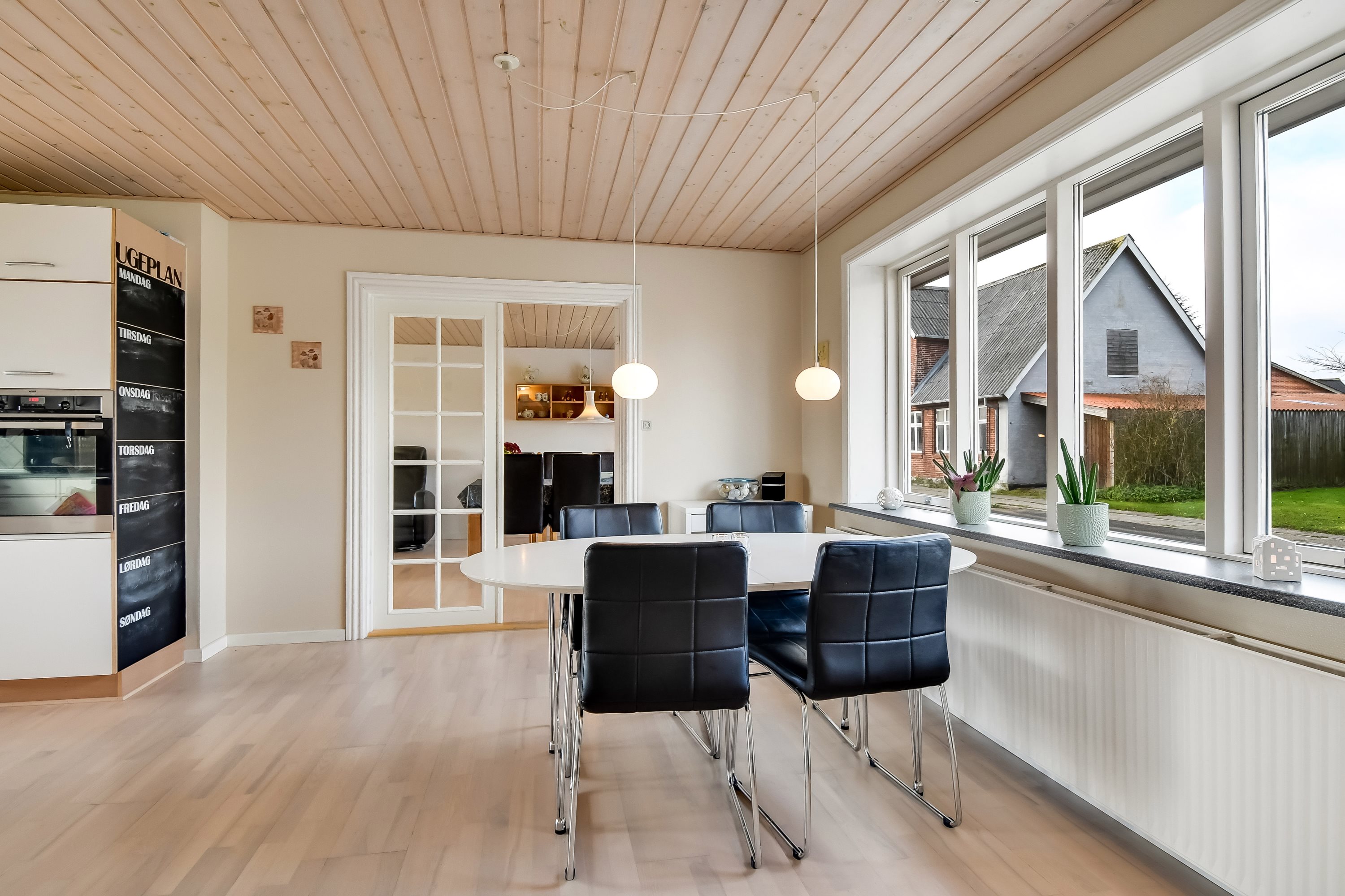 Fremhævet stue billede i fuldskærmstilstand. Billede af Kærvej 10, 7650 Bøvlingbjerg