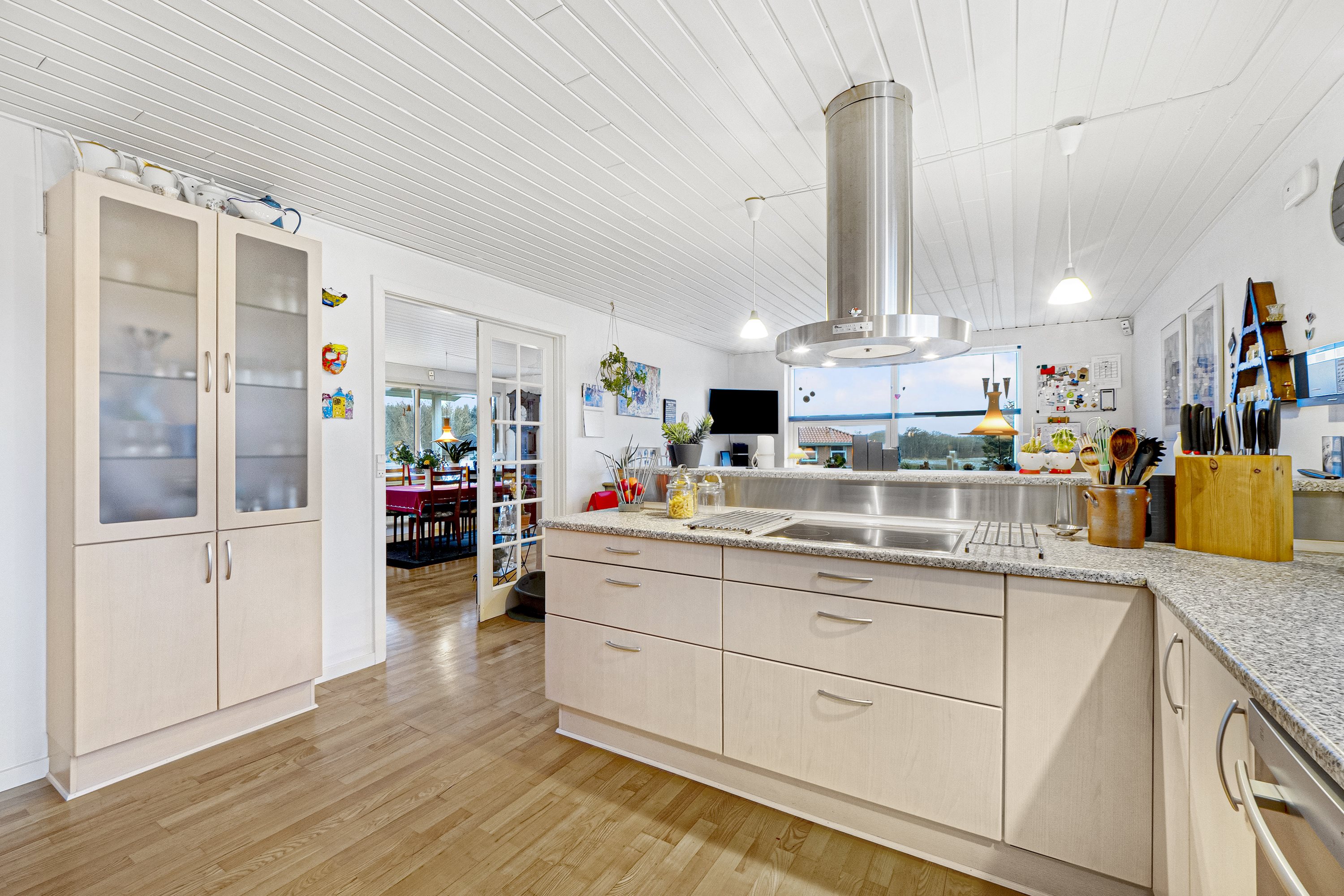 Fremhævet køkken billede i fuldskærmstilstand. Billede af Vesterled 2, Øster Jølby, 7950 Erslev