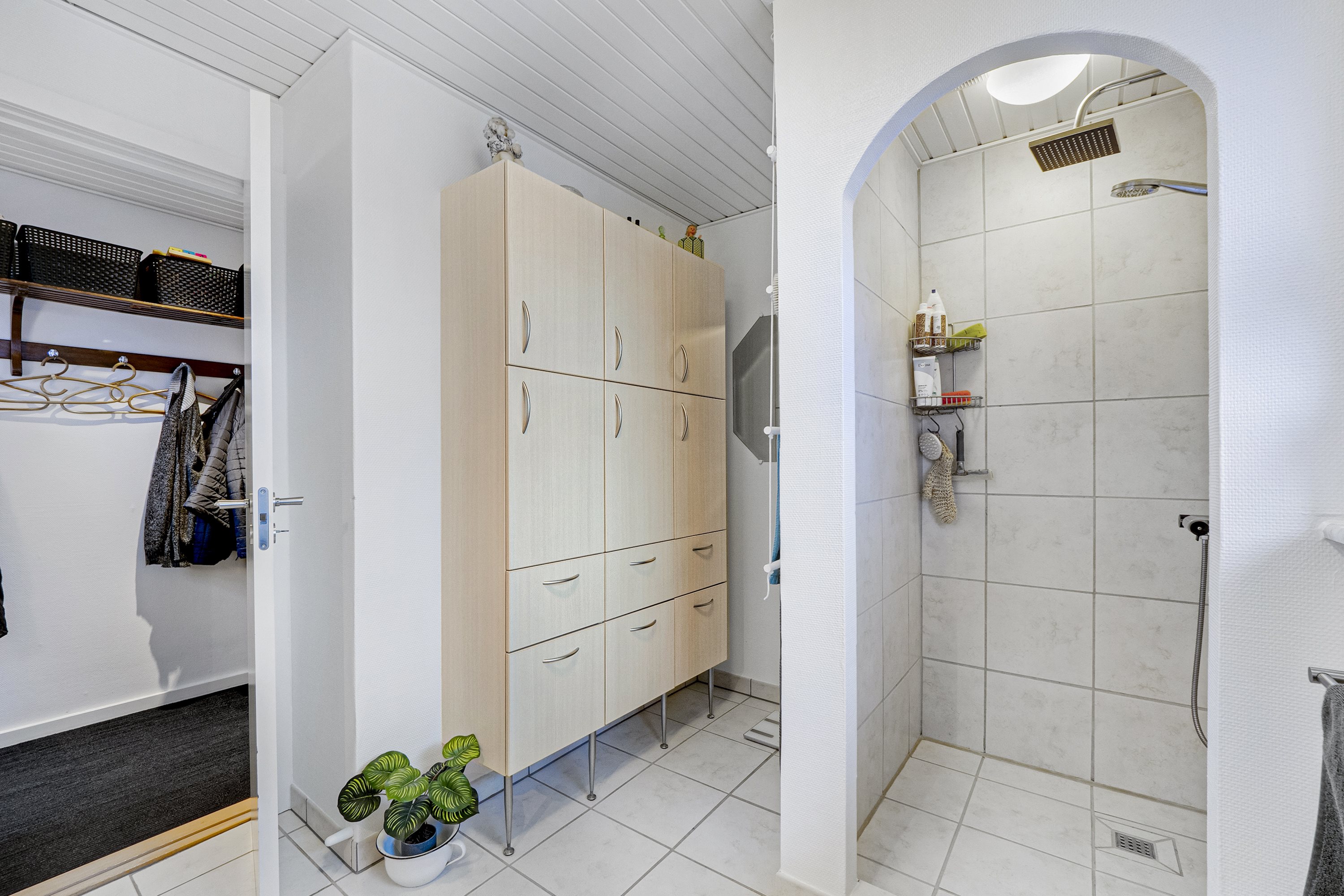 Fremhævet badeværelse billede i fuldskærmstilstand. Billede af Vesterled 2, Øster Jølby, 7950 Erslev