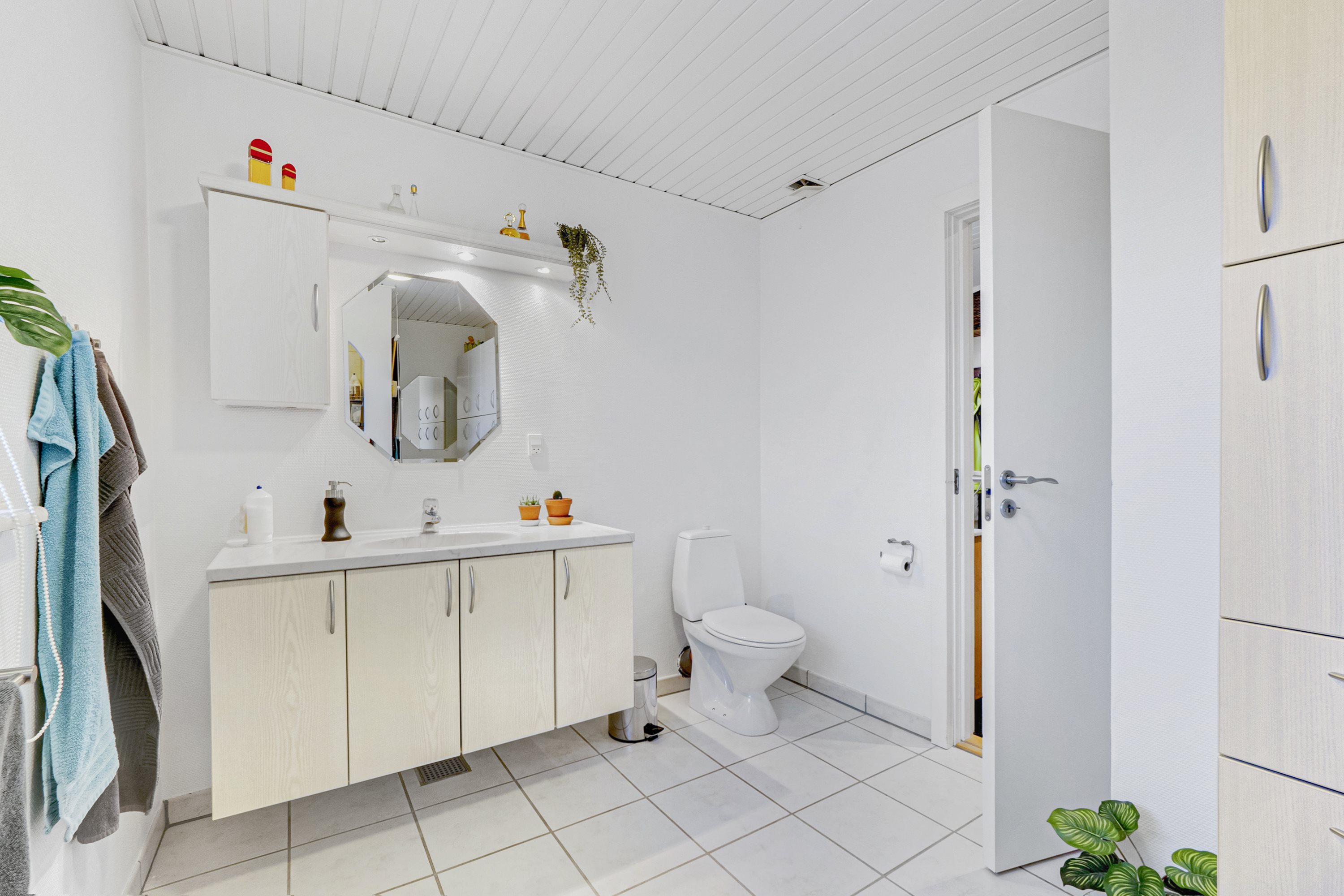 Fremhævet badeværelse billede i fuldskærmstilstand. Billede af Vesterled 2, Øster Jølby, 7950 Erslev