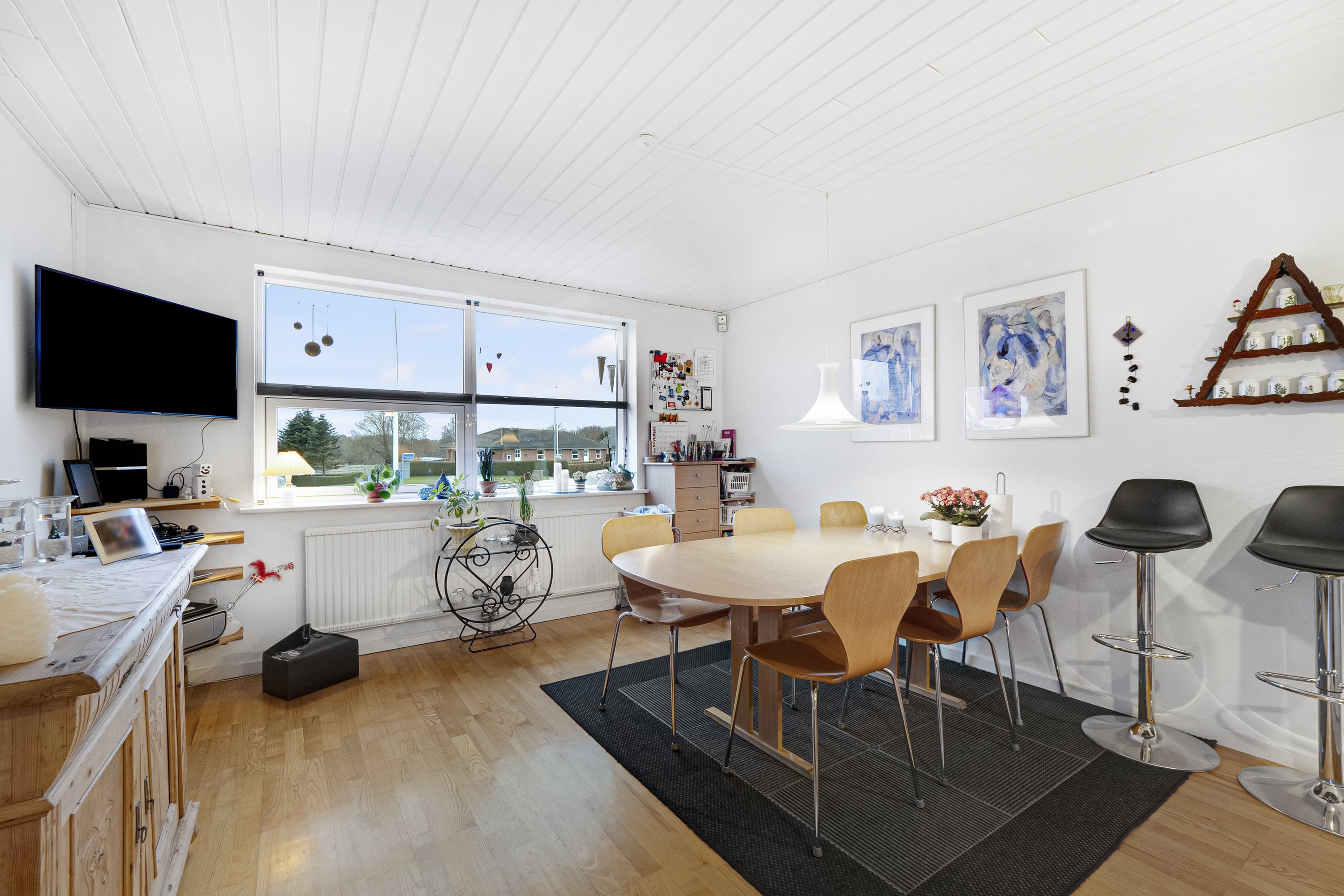 Fremhævet stue billede i fuldskærmstilstand. Billede af Vesterled 2, Øster Jølby, 7950 Erslev