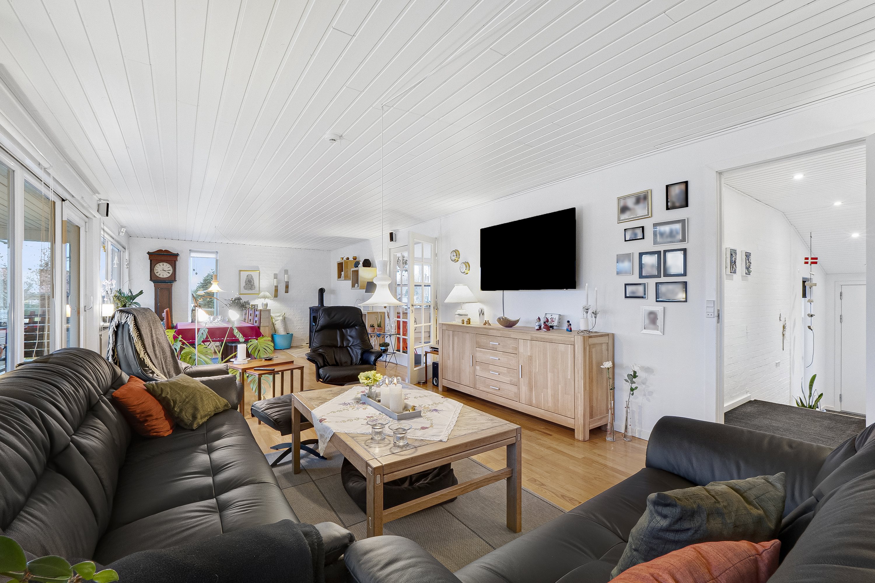 Fremhævet stue billede i fuldskærmstilstand. Billede af Vesterled 2, Øster Jølby, 7950 Erslev