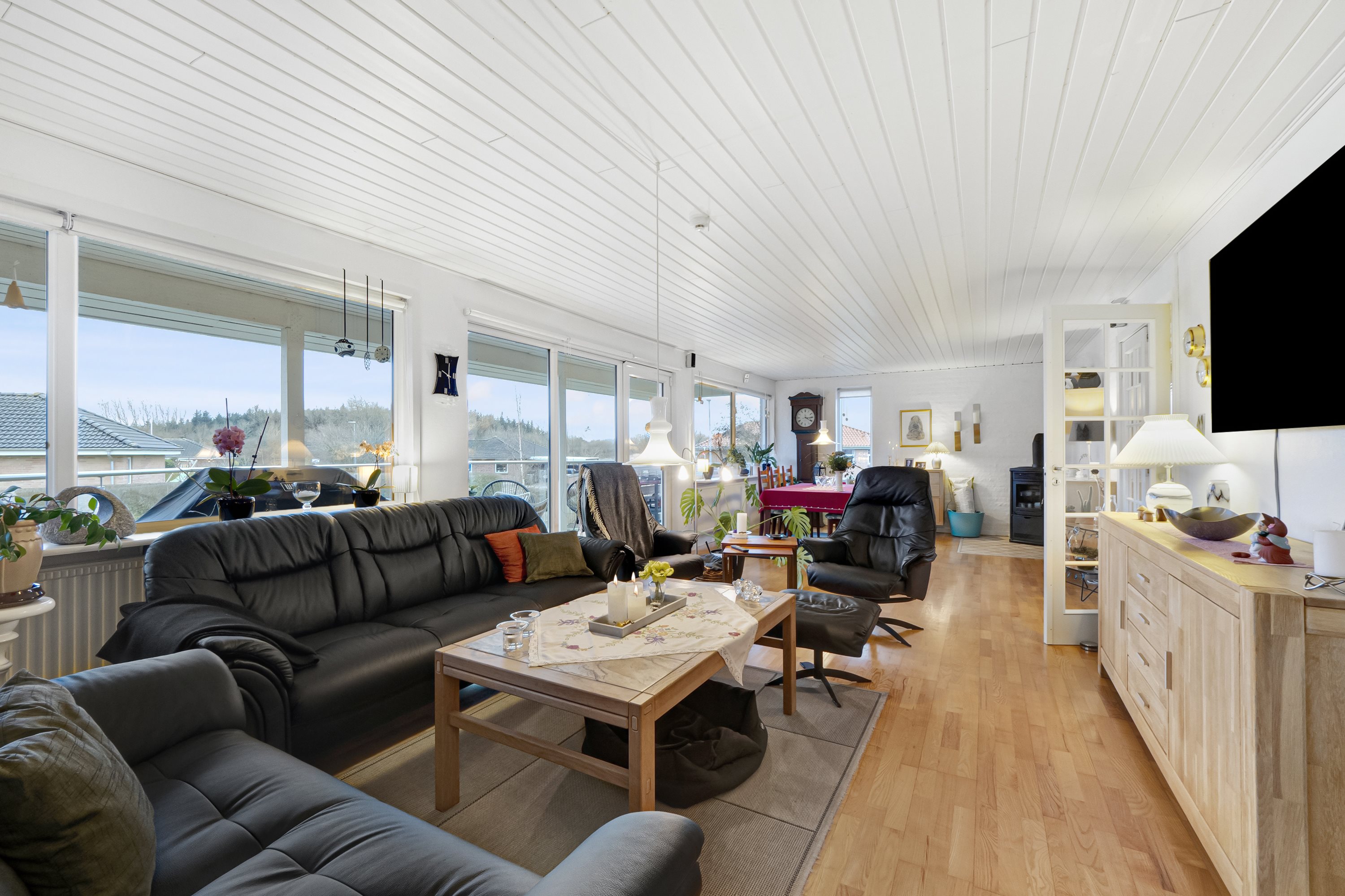 Fremhævet stue billede i fuldskærmstilstand. Billede af Vesterled 2, Øster Jølby, 7950 Erslev