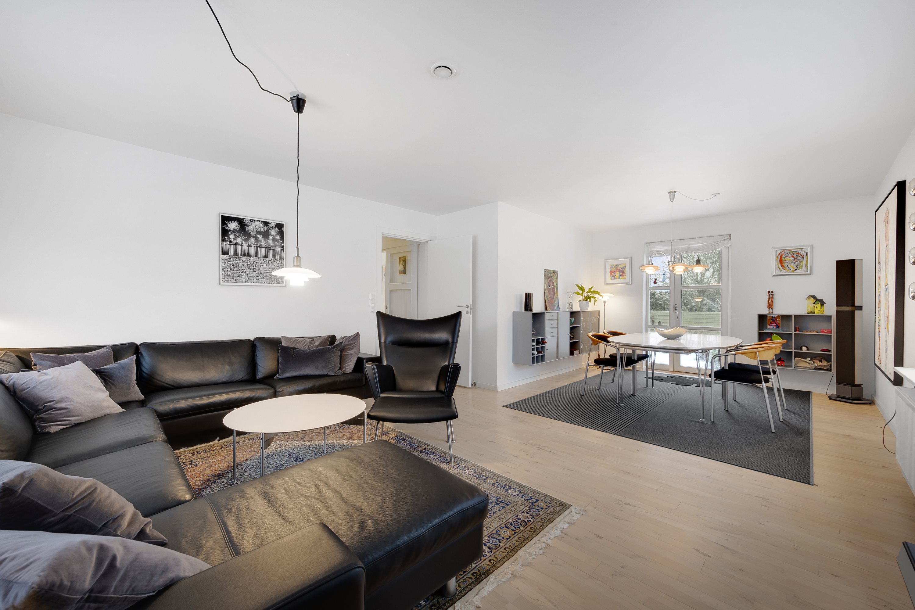 Fremhævet stue billede i fuldskærmstilstand. Billede af Lyngvangen 11, 9850 Hirtshals