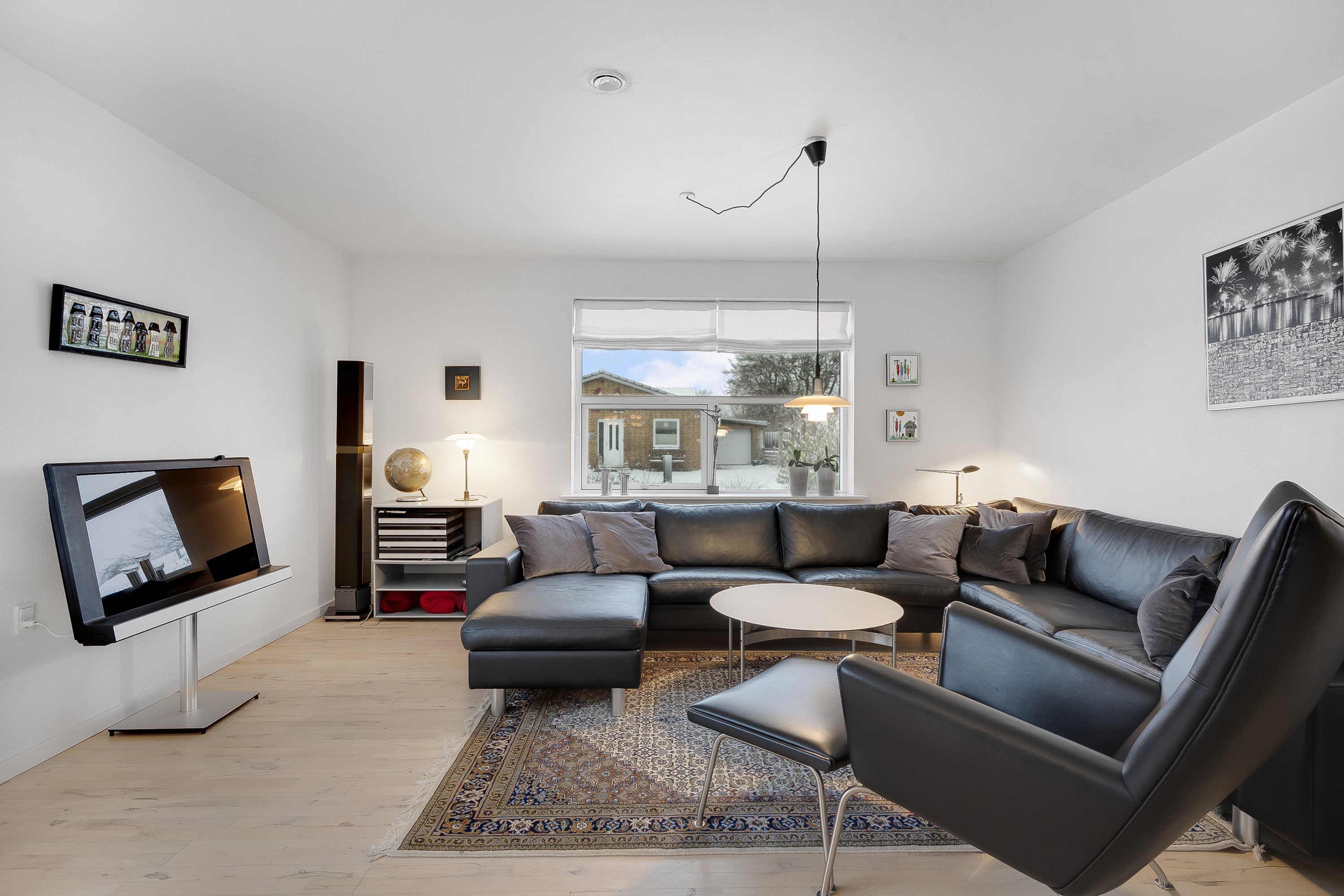 Fremhævet stue billede i fuldskærmstilstand. Billede af Lyngvangen 11, 9850 Hirtshals