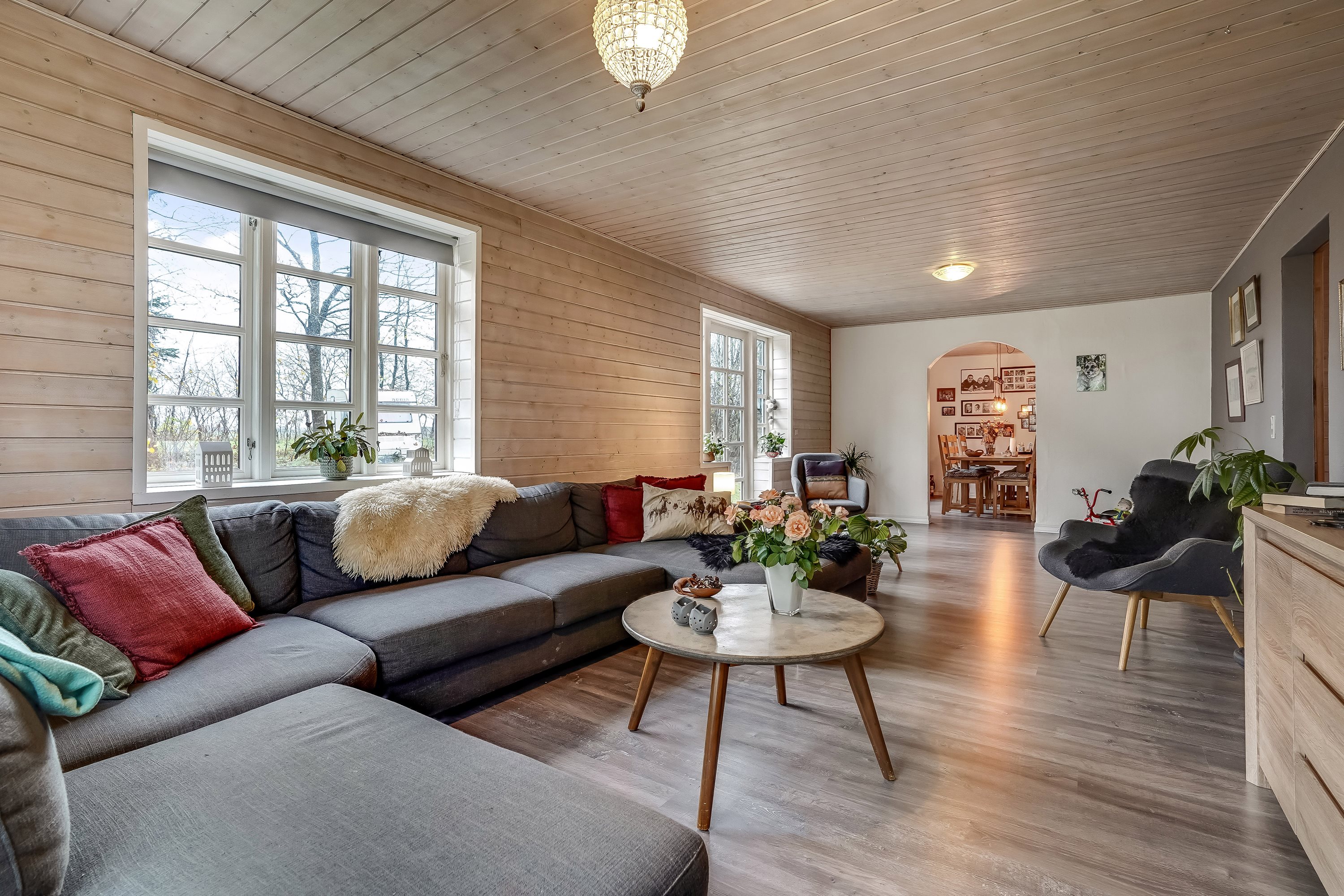 Fremhævet stue billede i fuldskærmstilstand. Billede af Firhøjvej 1, Hammer, 7160 Tørring