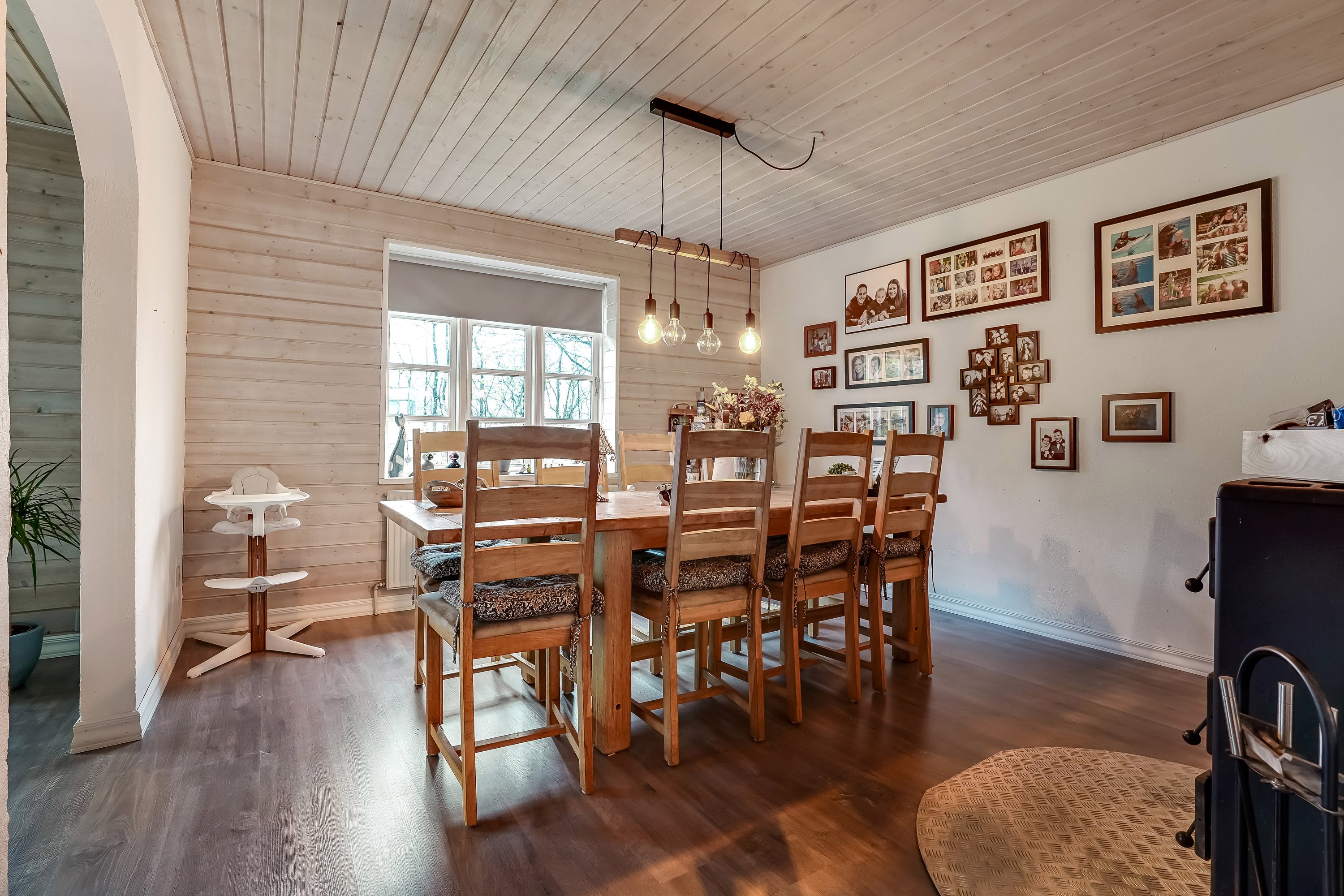 Fremhævet stue billede i fuldskærmstilstand. Billede af Firhøjvej 1, Hammer, 7160 Tørring