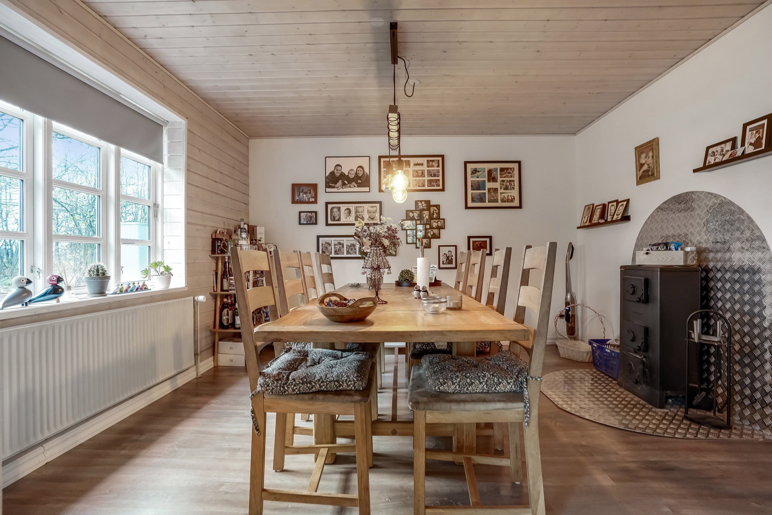 Fremhævet stue billede i fuldskærmstilstand. Billede af Firhøjvej 1, Hammer, 7160 Tørring