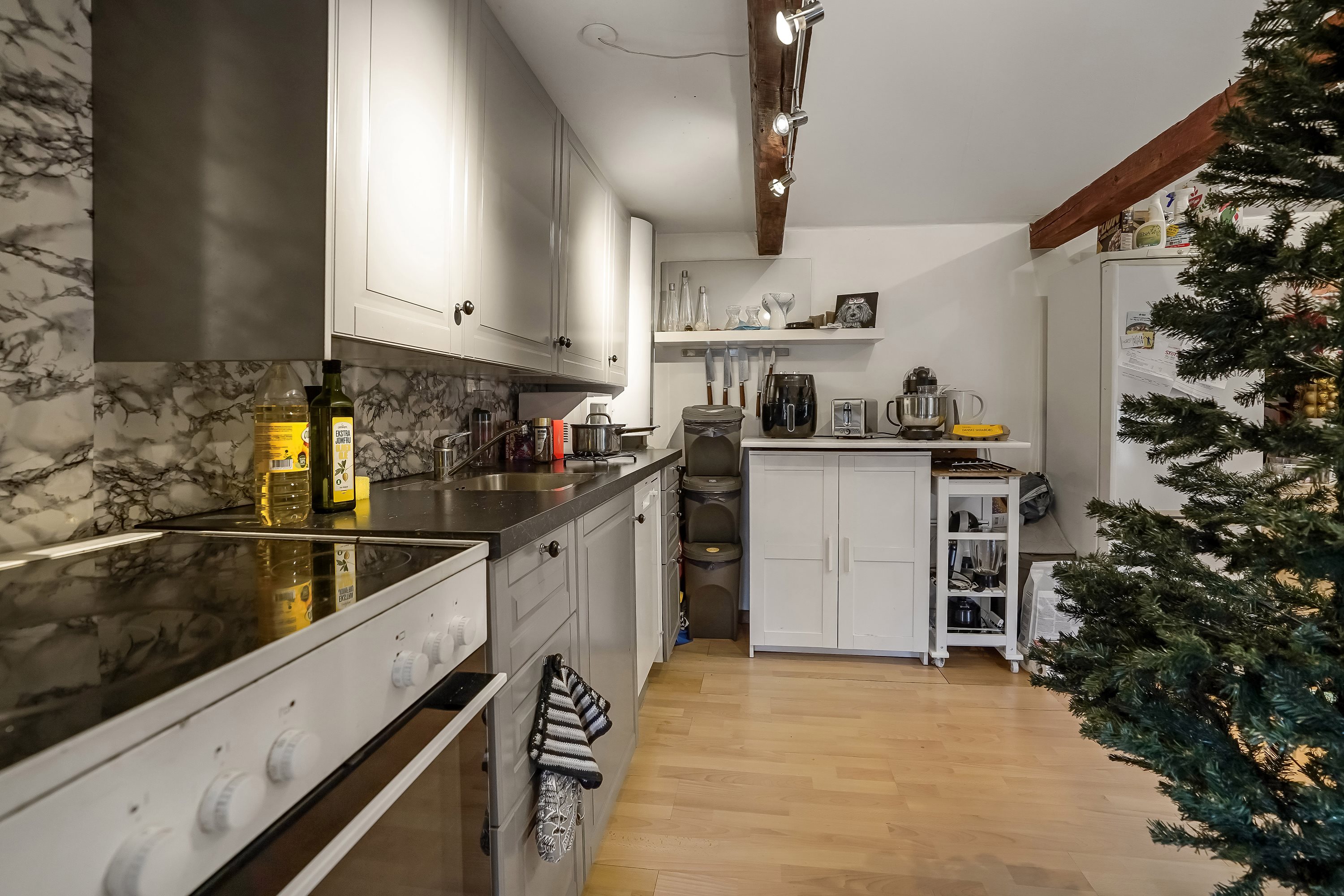 Fremhævet køkken billede i fuldskærmstilstand. Billede af Firhøjvej 1, Hammer, 7160 Tørring