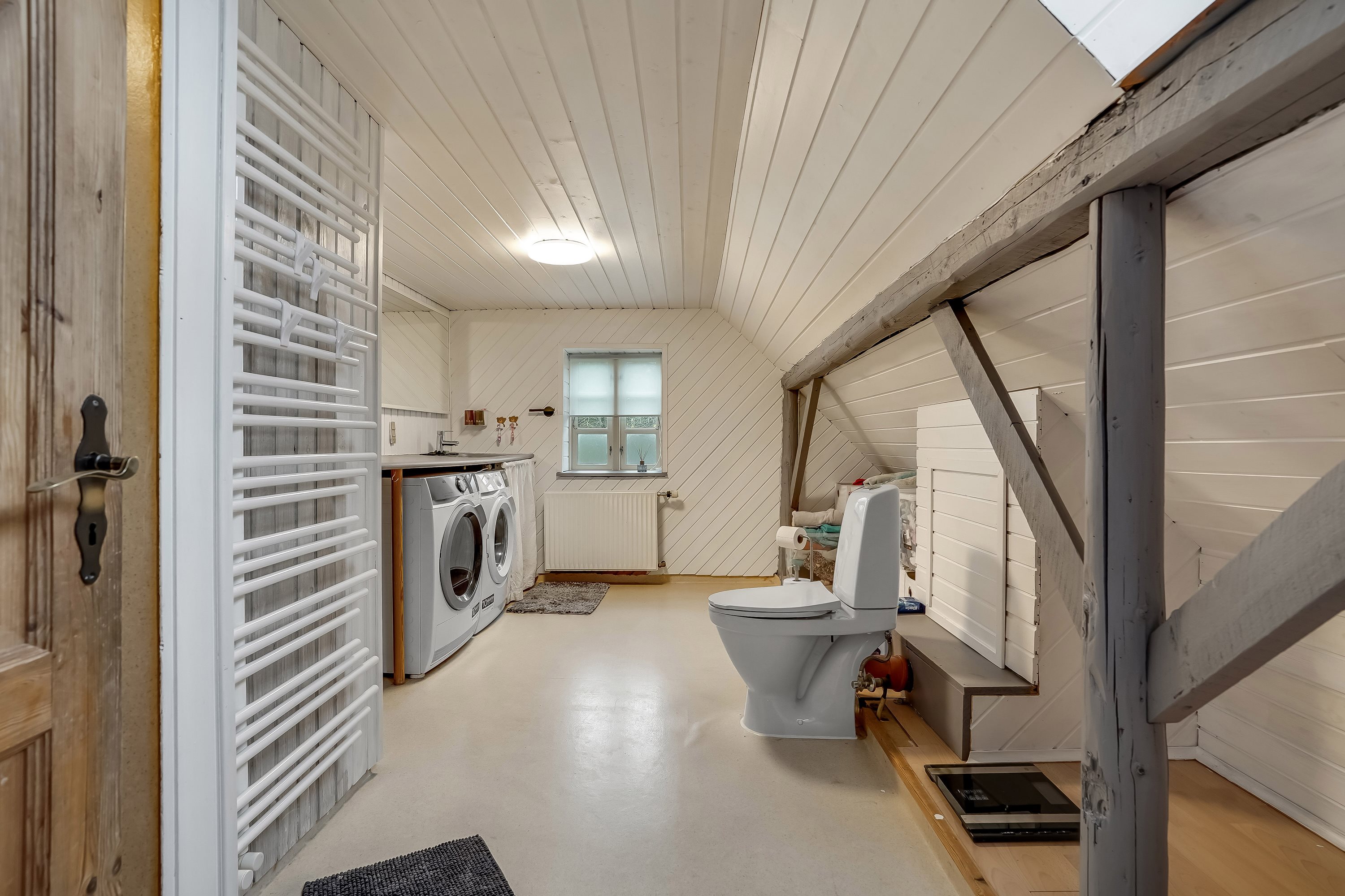 Fremhævet toilet billede i fuldskærmstilstand. Billede af Firhøjvej 1, Hammer, 7160 Tørring