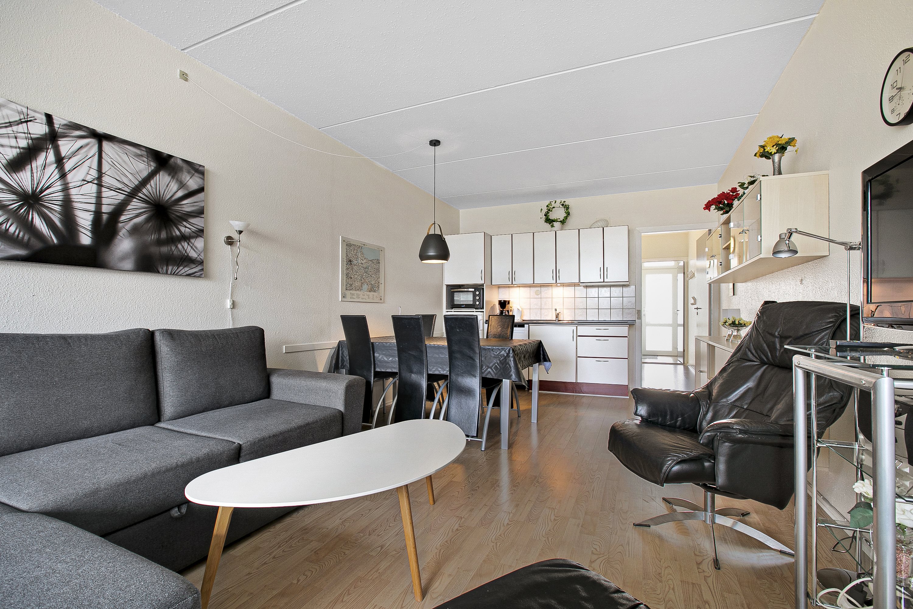 Fremhævet stue billede i fuldskærmstilstand. Billede af Fægangsvej 11D, st.. 110., Bønnerup Strand, 8585 Glesborg