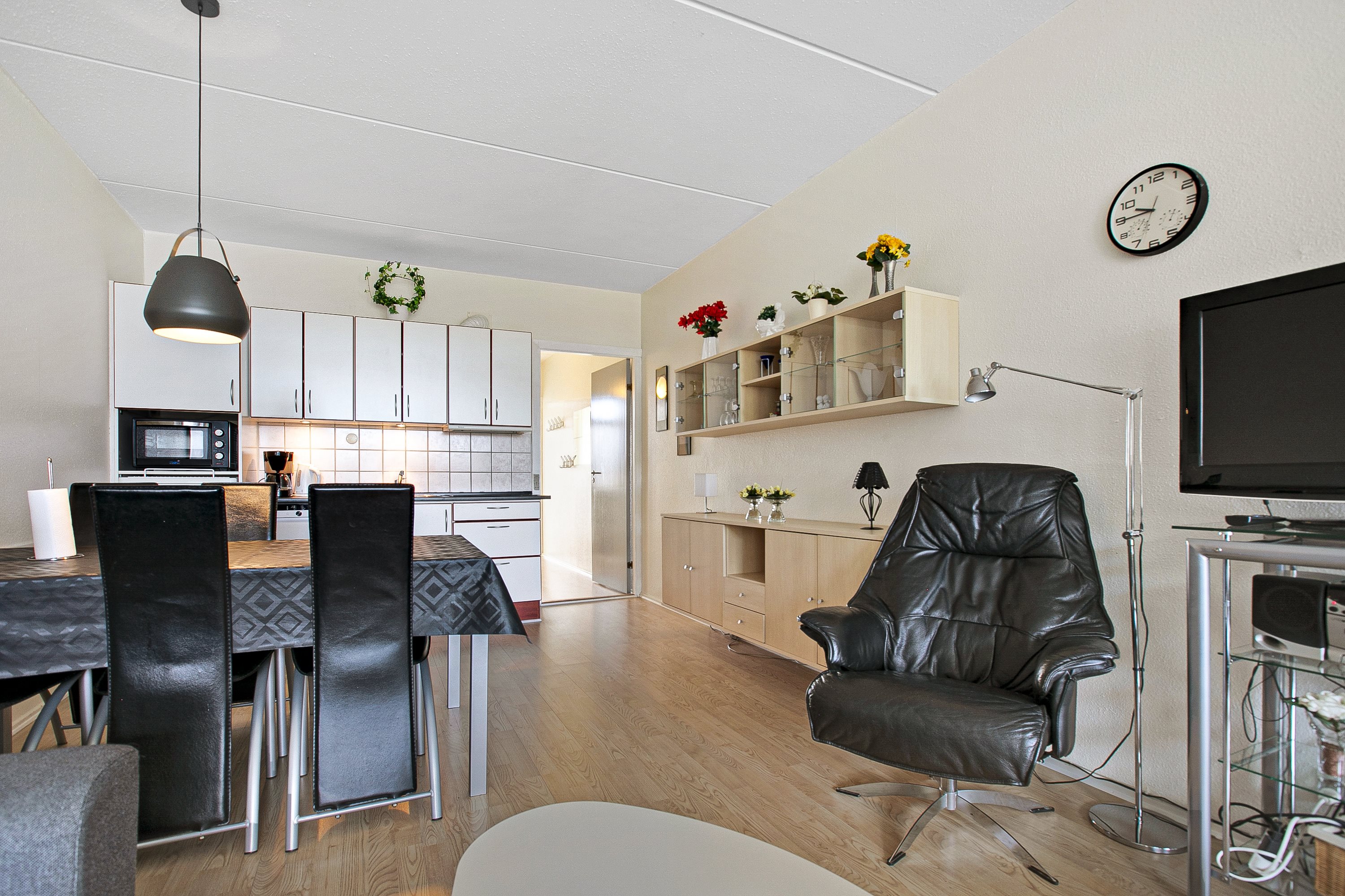 Fremhævet stue billede i fuldskærmstilstand. Billede af Fægangsvej 11D, st.. 110., Bønnerup Strand, 8585 Glesborg