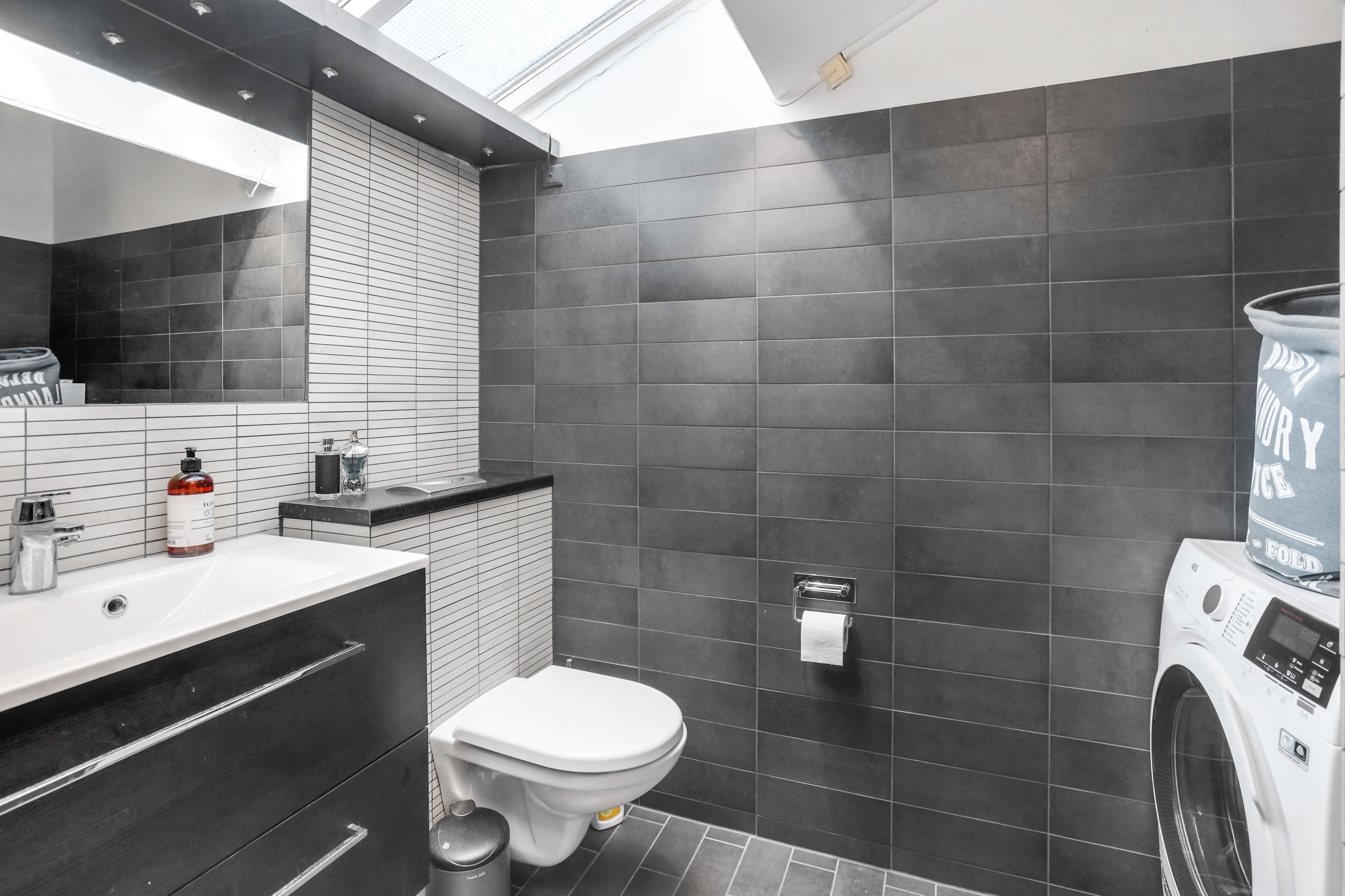 Fremhævet toilet billede i fuldskærmstilstand. Billede af Nytorv 3H, 8800 Viborg