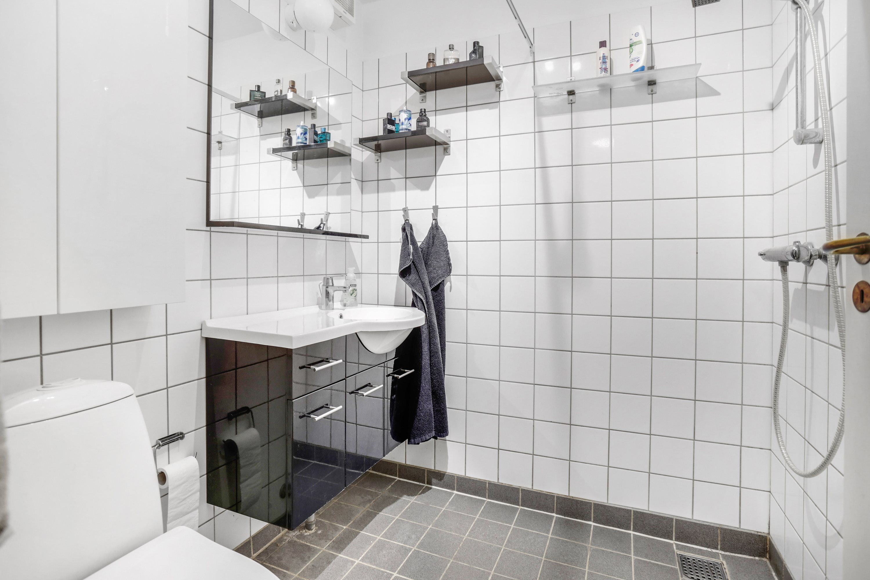 Fremhævet badeværelse billede i fuldskærmstilstand. Billede af Nytorv 3H, 8800 Viborg