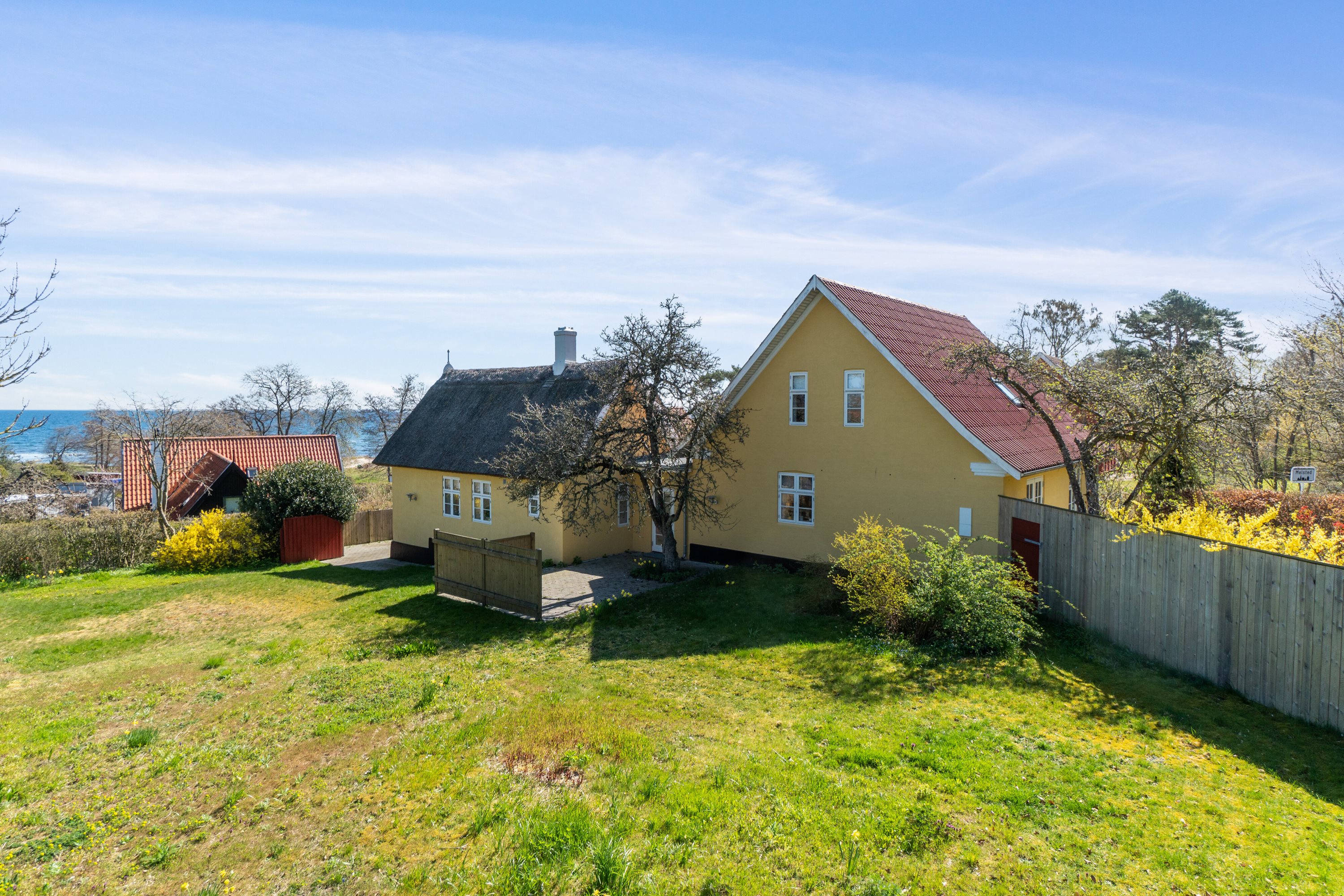 Miniaturebillede 1: set fra haven. Billede af Bækken 1, Melsted, 3760 Gudhjem