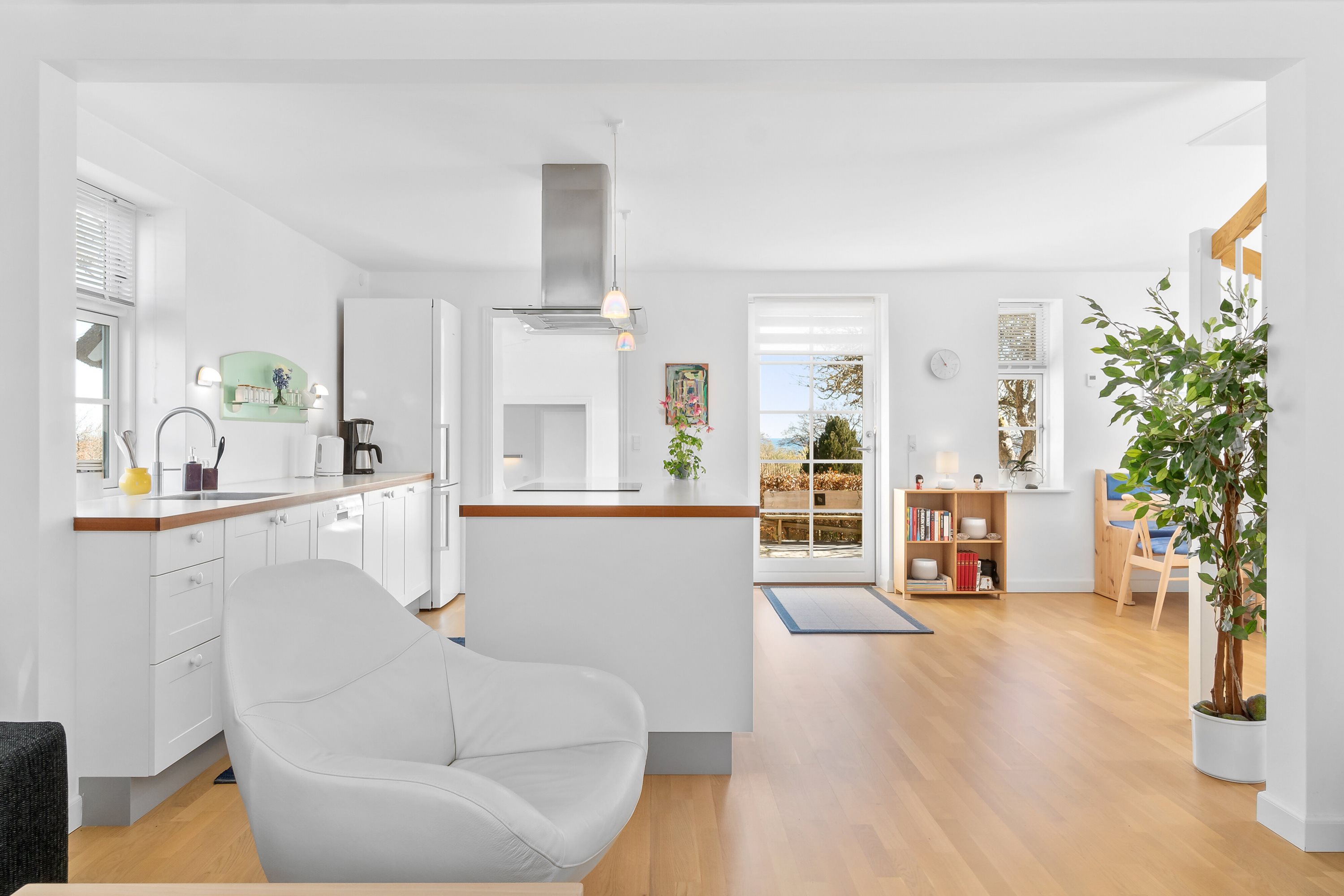 Fremhævet køkken billede i fuldskærmstilstand. Billede af Bækken 1, Melsted, 3760 Gudhjem