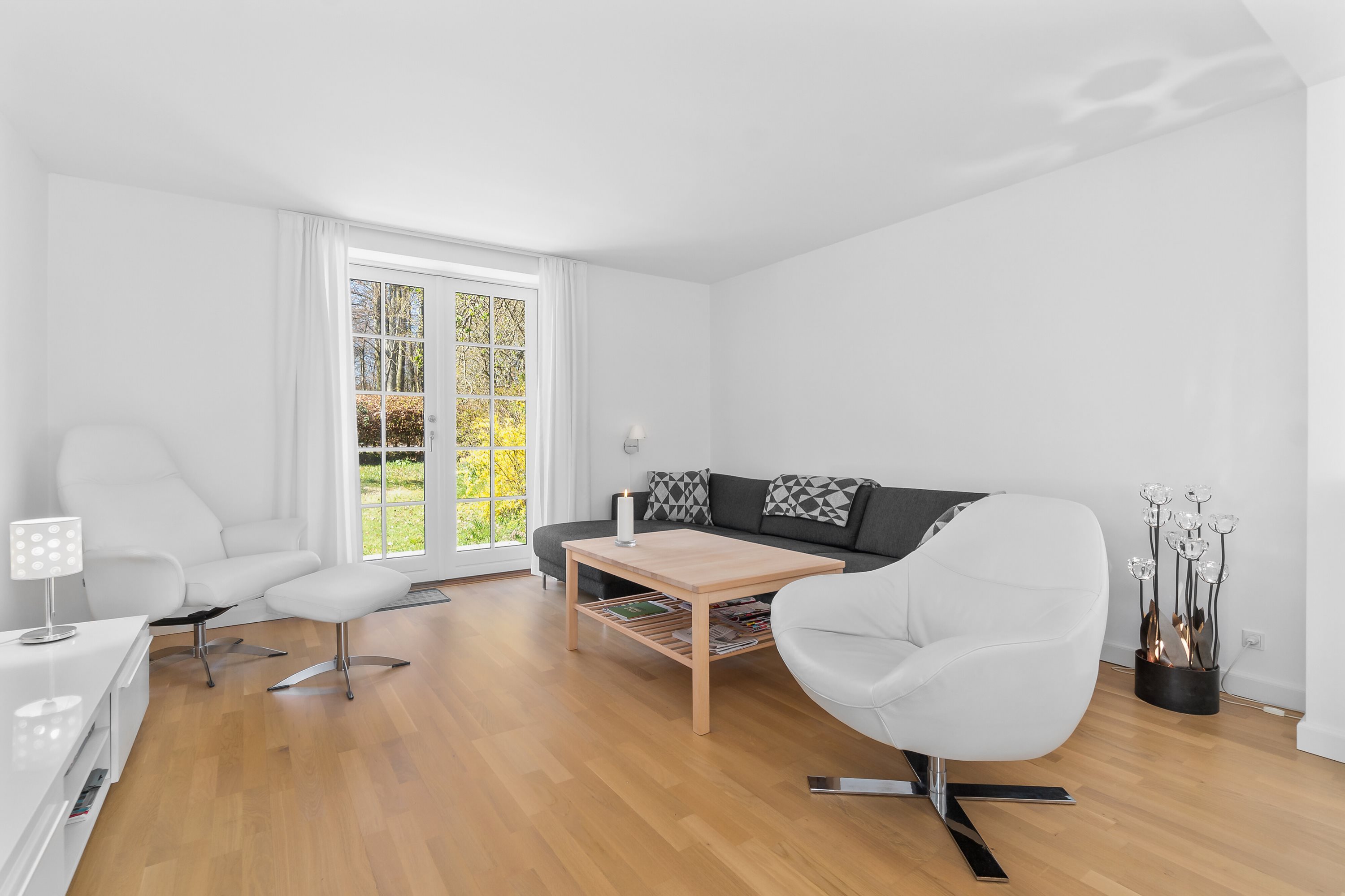 Fremhævet stue billede i fuldskærmstilstand. Billede af Bækken 1, Melsted, 3760 Gudhjem