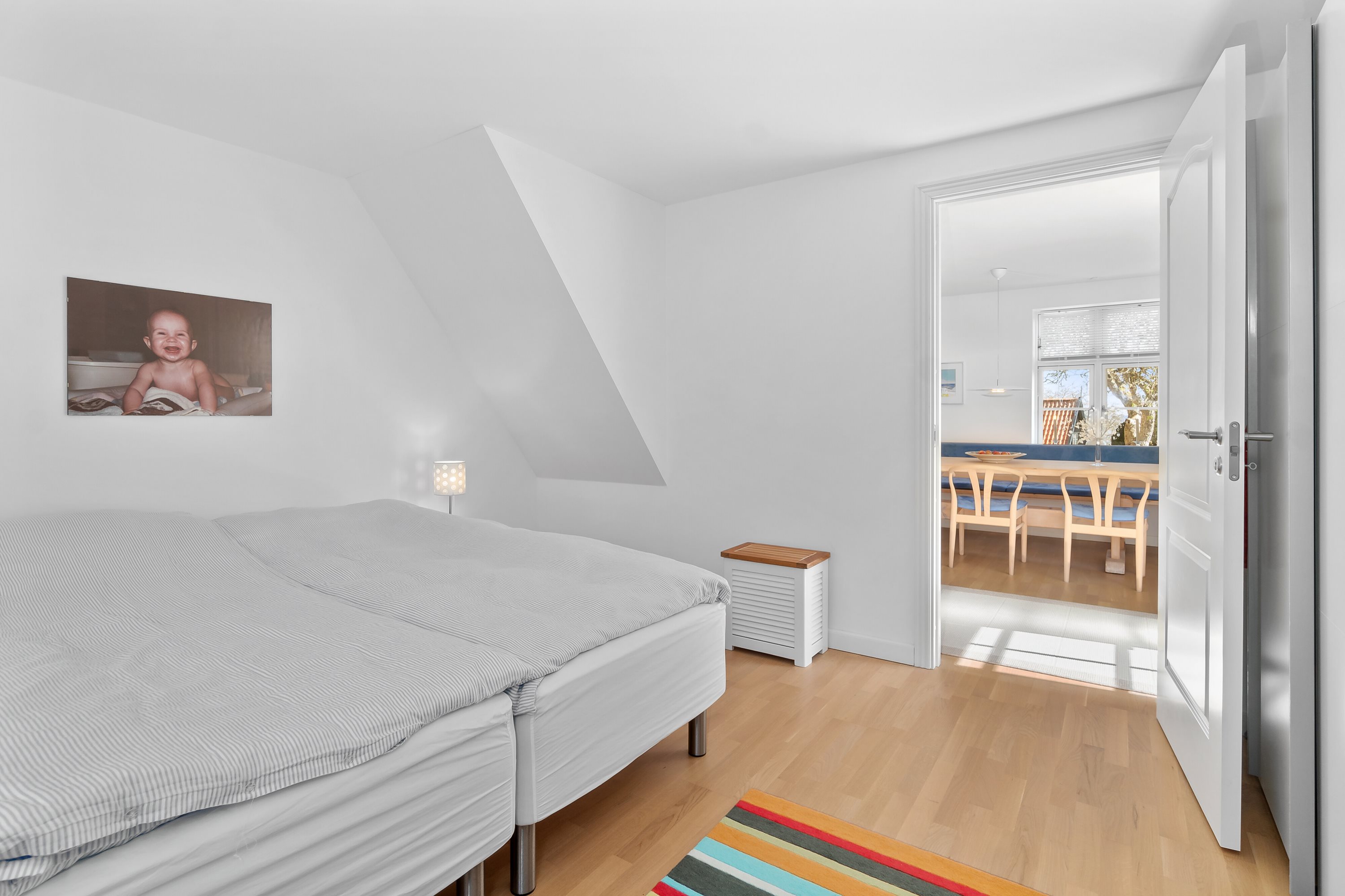 Fremhævet soveværelse billede i fuldskærmstilstand. Billede af Bækken 1, Melsted, 3760 Gudhjem