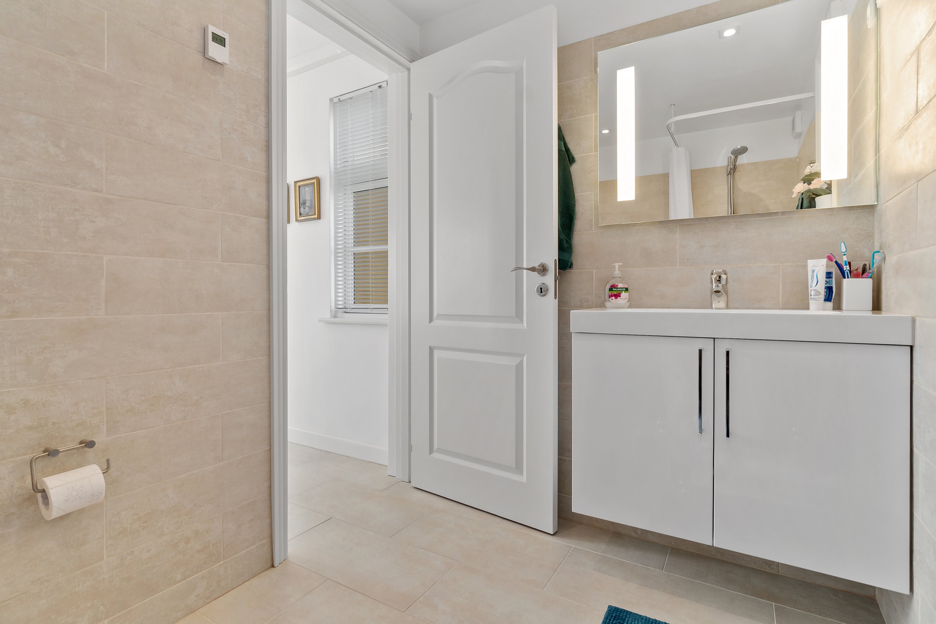 Fremhævet badeværelse billede i fuldskærmstilstand. Billede af Bækken 1, Melsted, 3760 Gudhjem