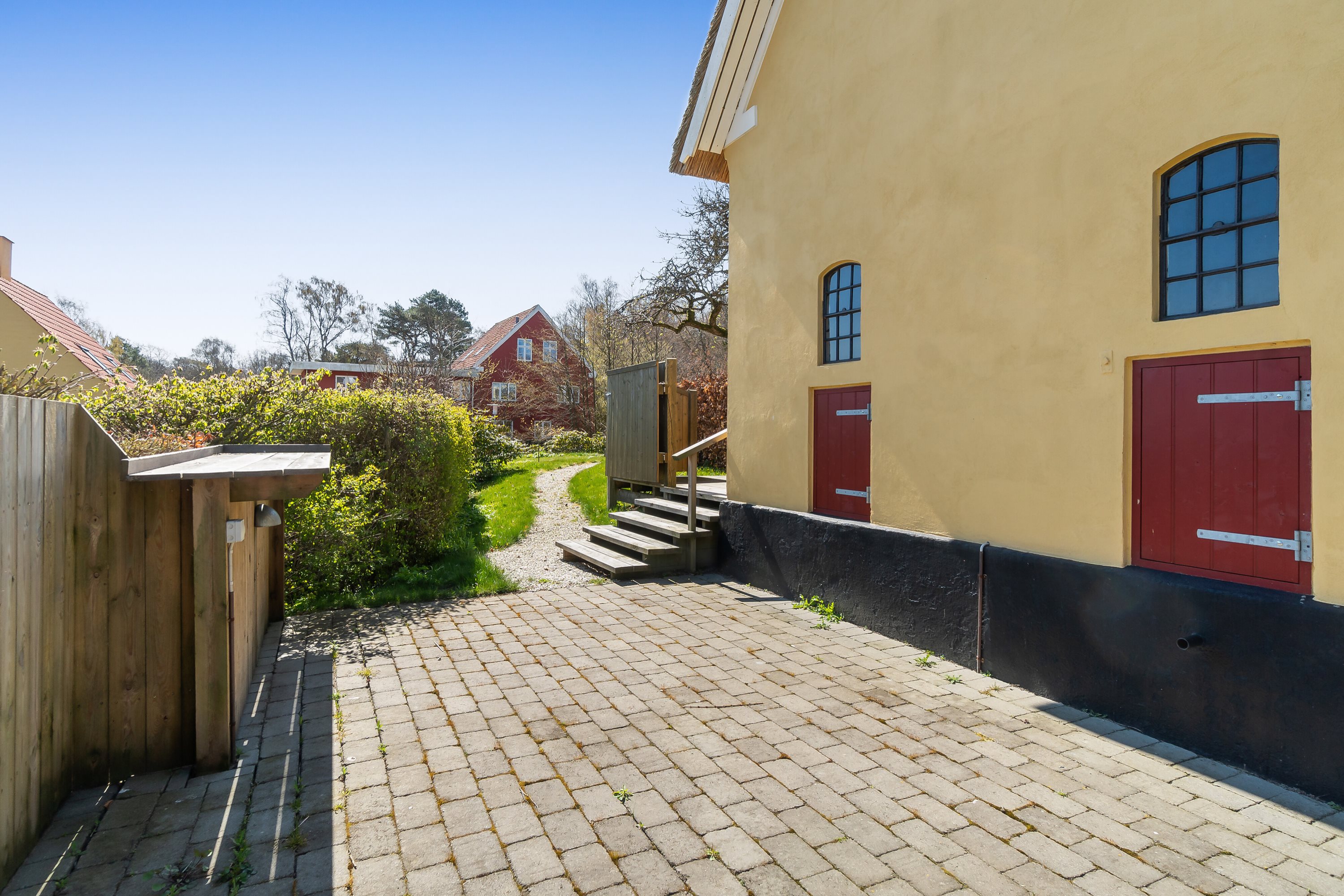 Fremhævet udendørs billede i fuldskærmstilstand. Billede af Bækken 1, Melsted, 3760 Gudhjem