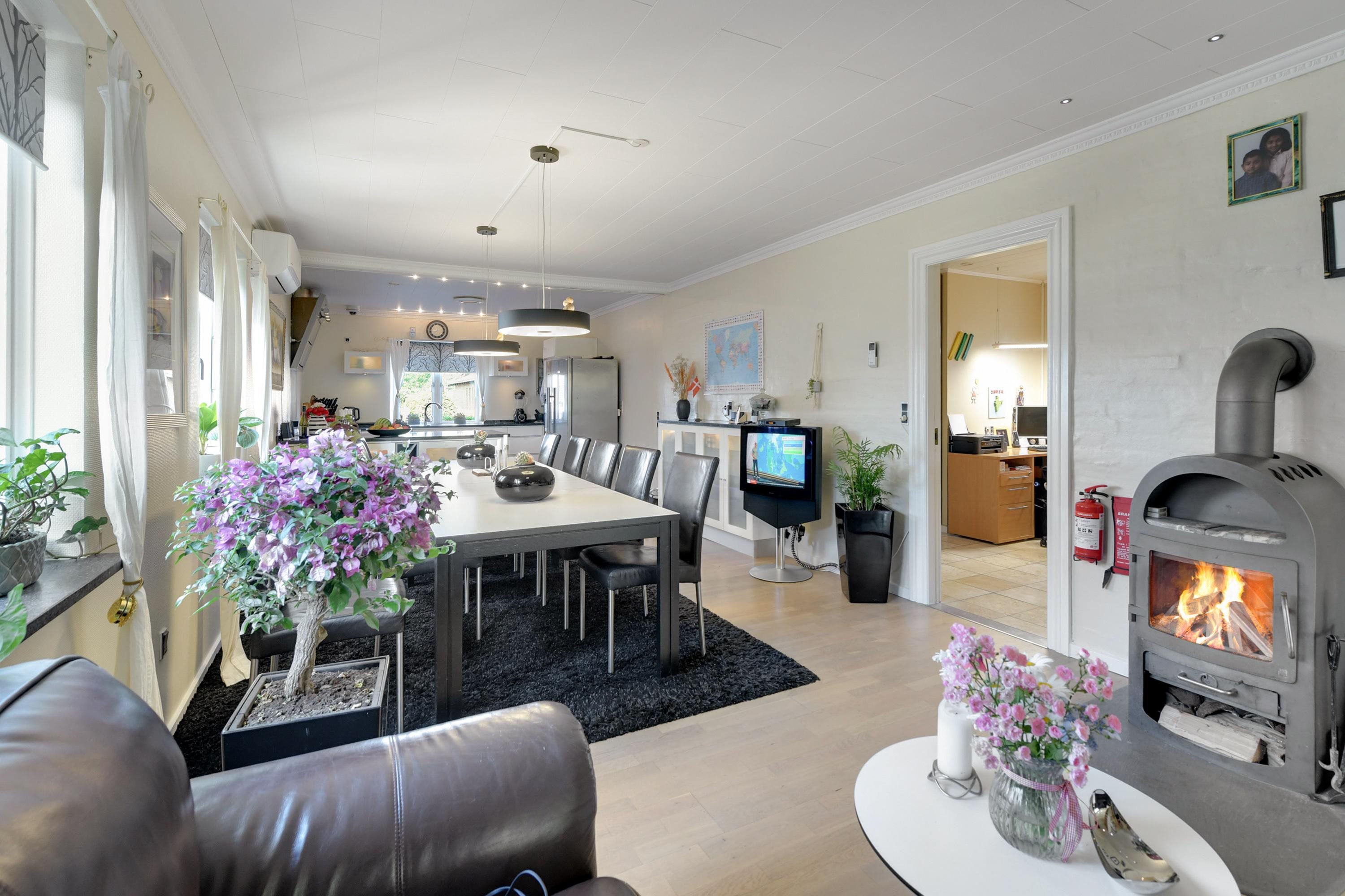 Fremhævet stue billede i fuldskærmstilstand. Billede af P.A. Madvigs Vej 28, 6100 Haderslev