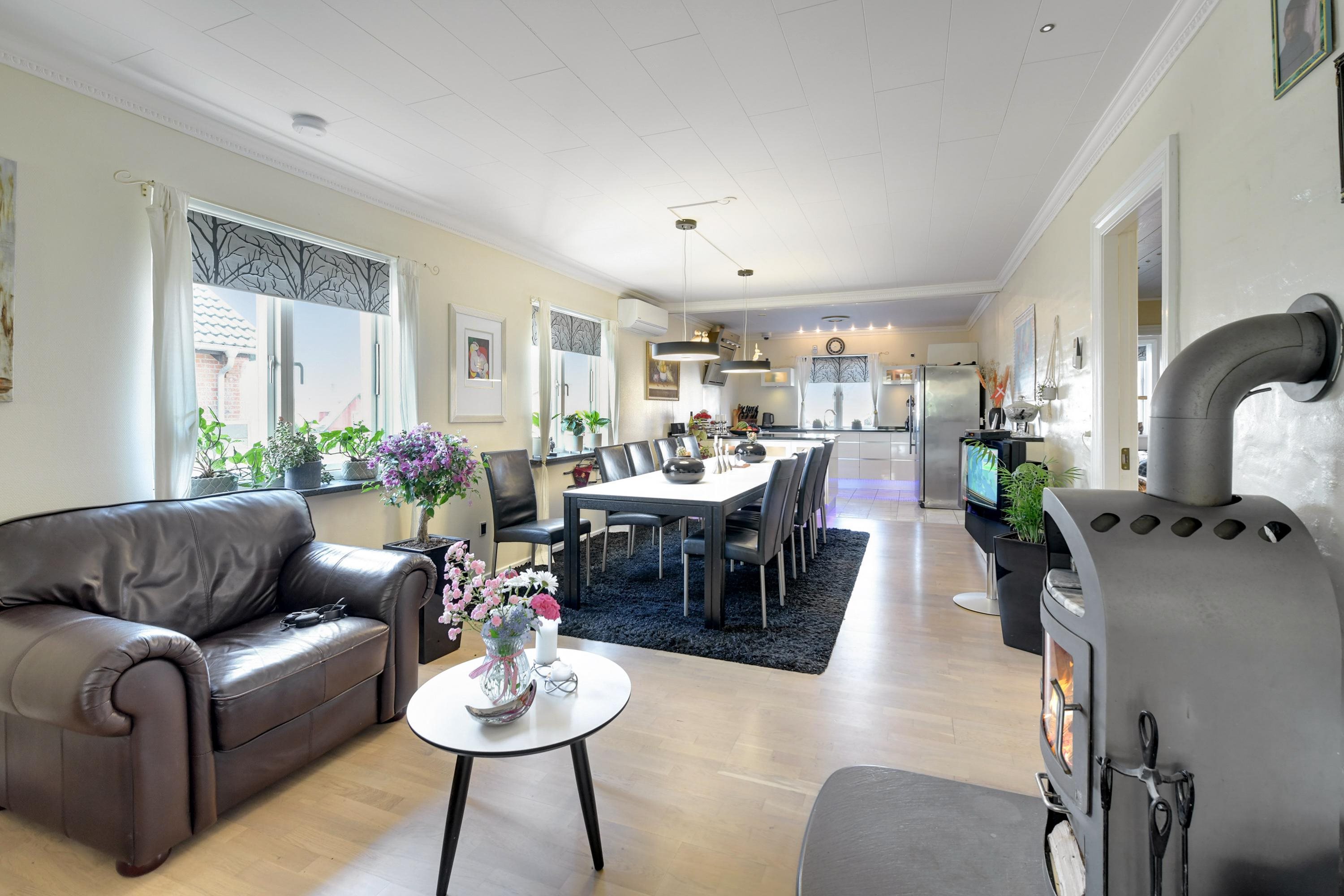 Fremhævet stue billede i fuldskærmstilstand. Billede af P.A. Madvigs Vej 28, 6100 Haderslev