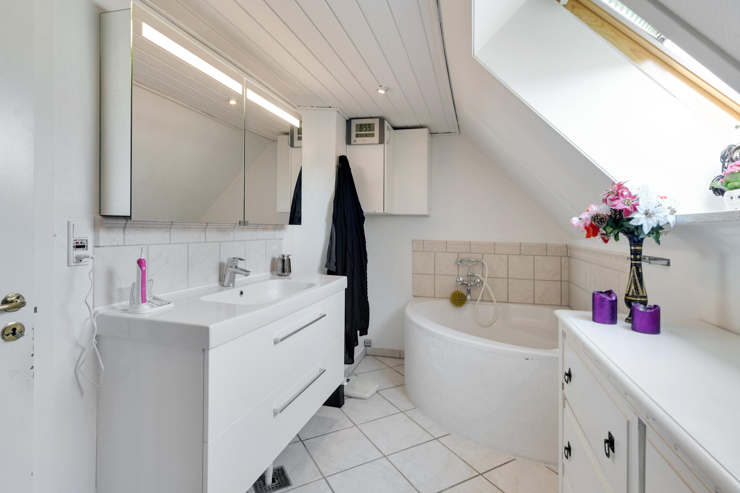 Fremhævet badeværelse billede i fuldskærmstilstand. Billede af P.A. Madvigs Vej 28, 6100 Haderslev