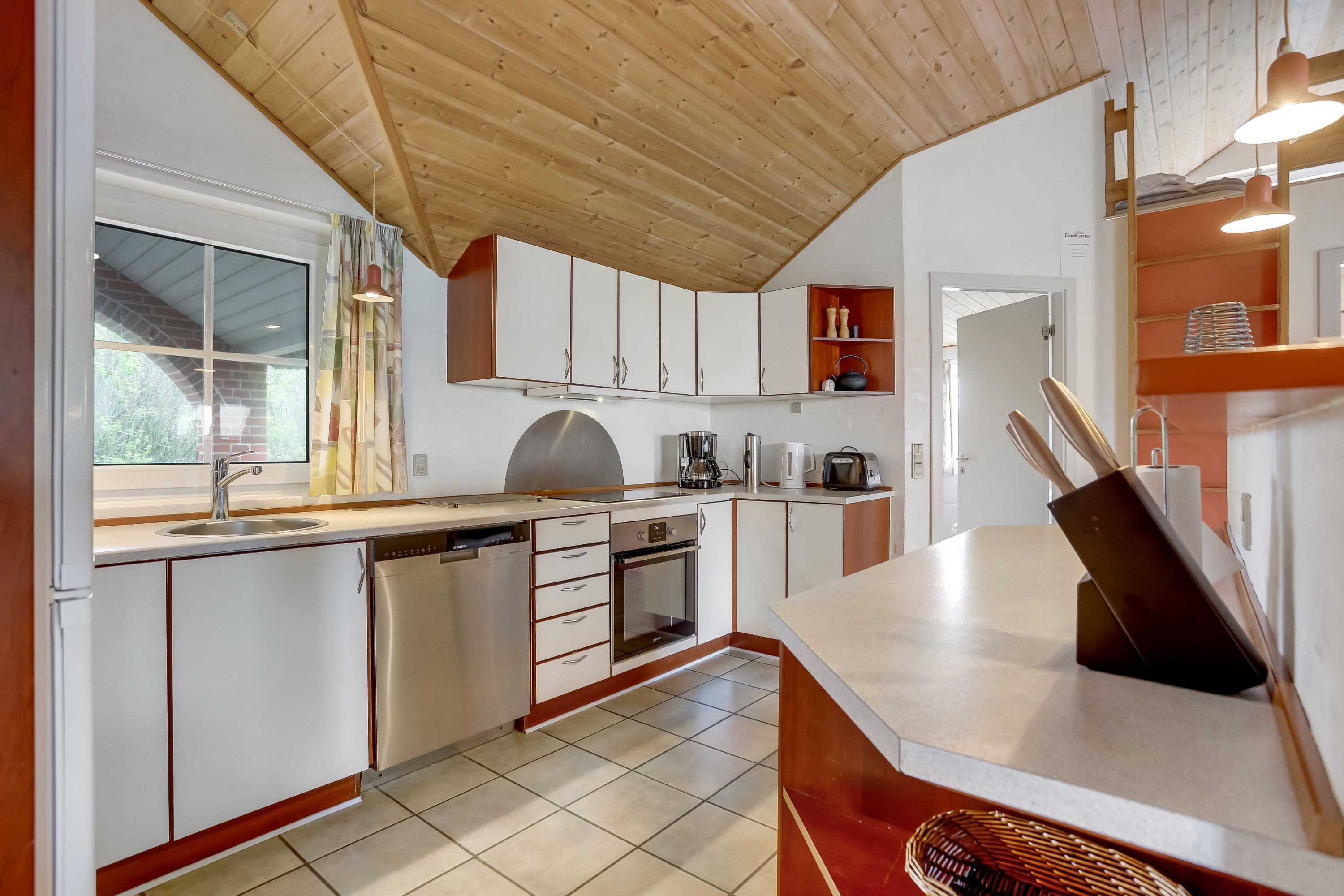 Fremhævet køkken billede i fuldskærmstilstand. Billede af Fyrvej 41E, 6857 Blåvand