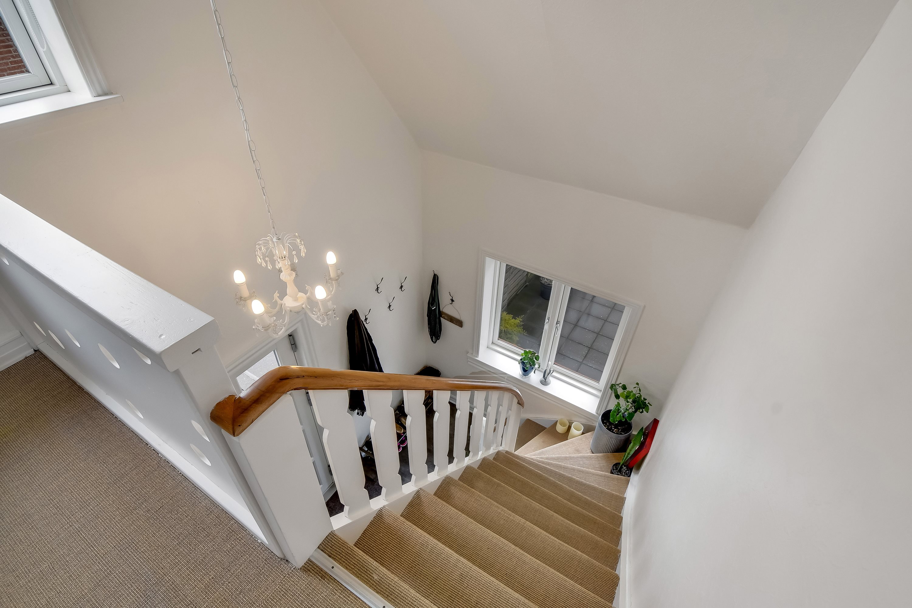 Fremhævet trappeopgang billede i fuldskærmstilstand. Billede af Vestre Hovedgade 27, 7560 Hjerm