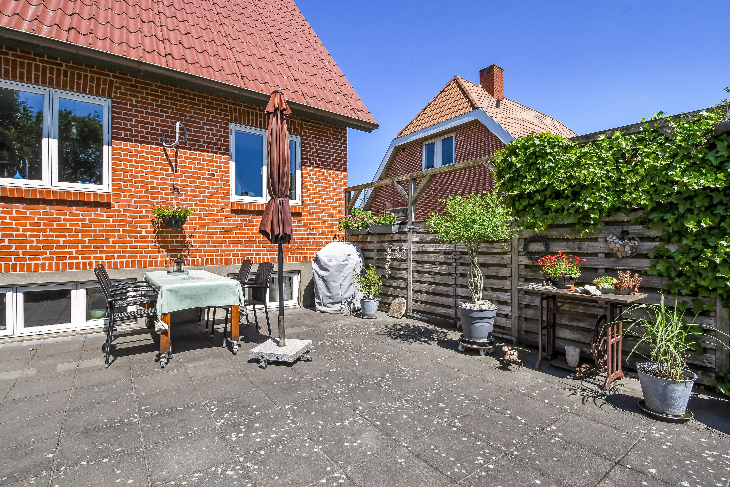 Fremhævet terrasse billede i fuldskærmstilstand. Billede af Vestre Hovedgade 27, 7560 Hjerm