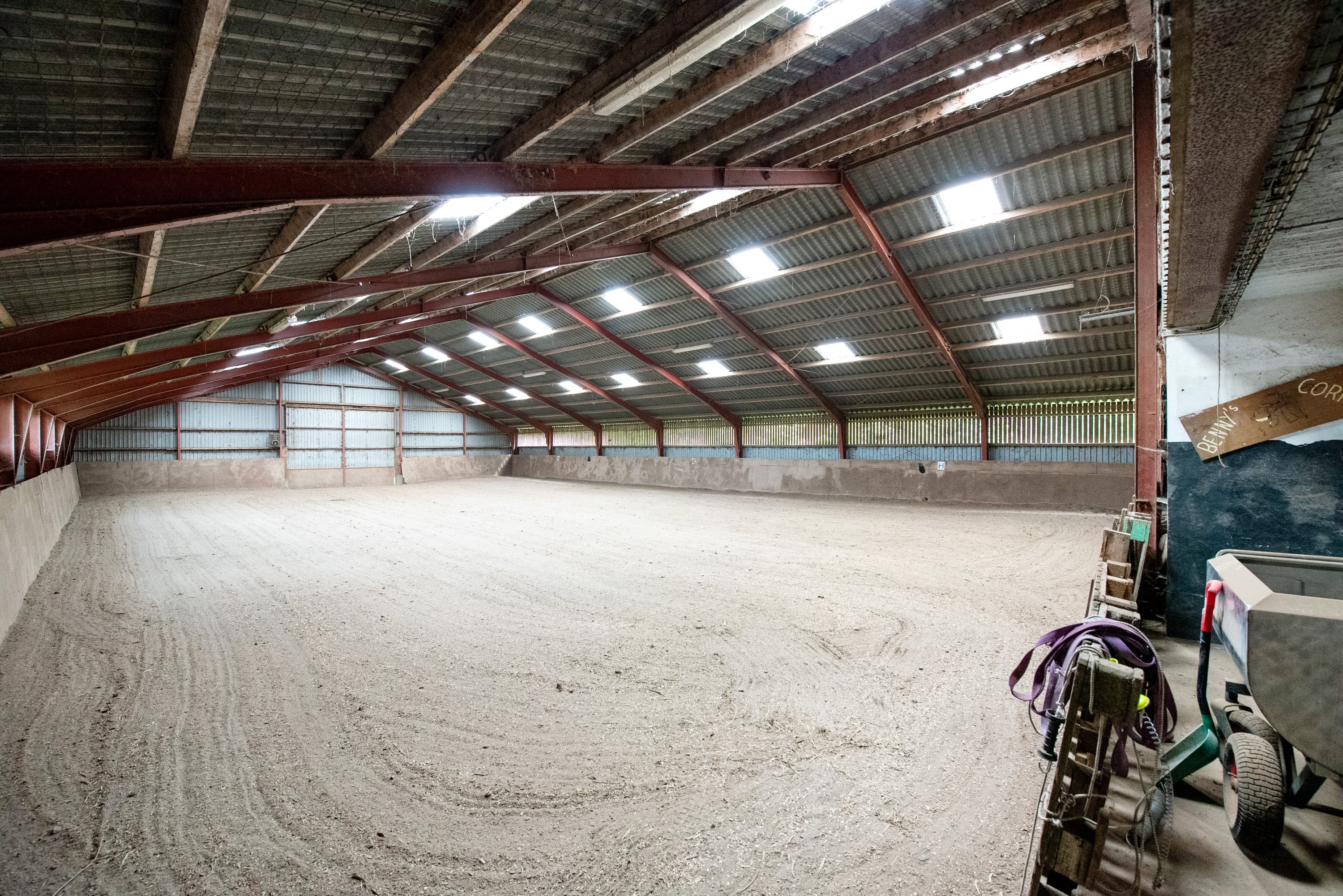 Fremhævet ridehal billede i fuldskærmstilstand. Billede af Sørupvej 21, 4863 Eskilstrup