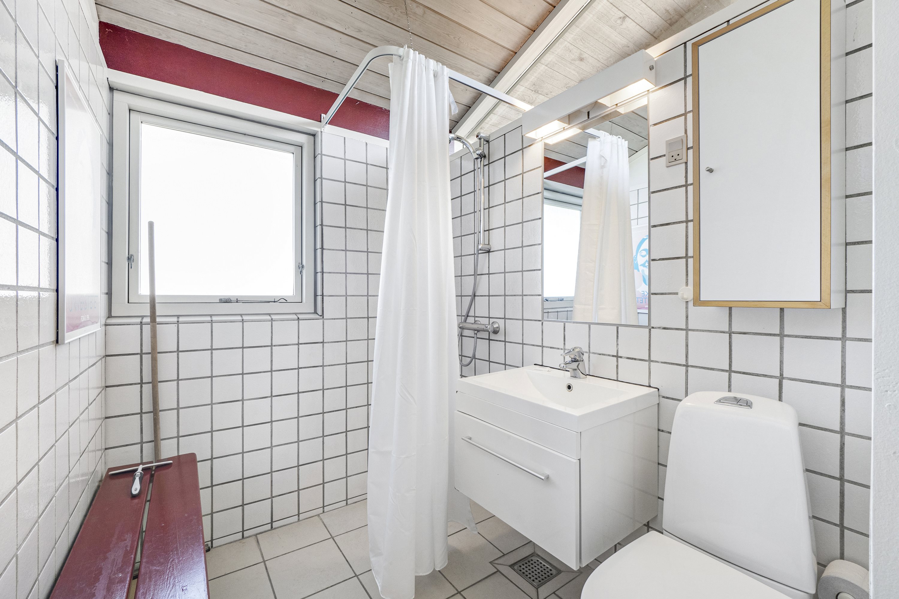 Fremhævet badeværelse billede i fuldskærmstilstand. Billede af Solskinsvej 25, Vigsø, 7730 Hanstholm