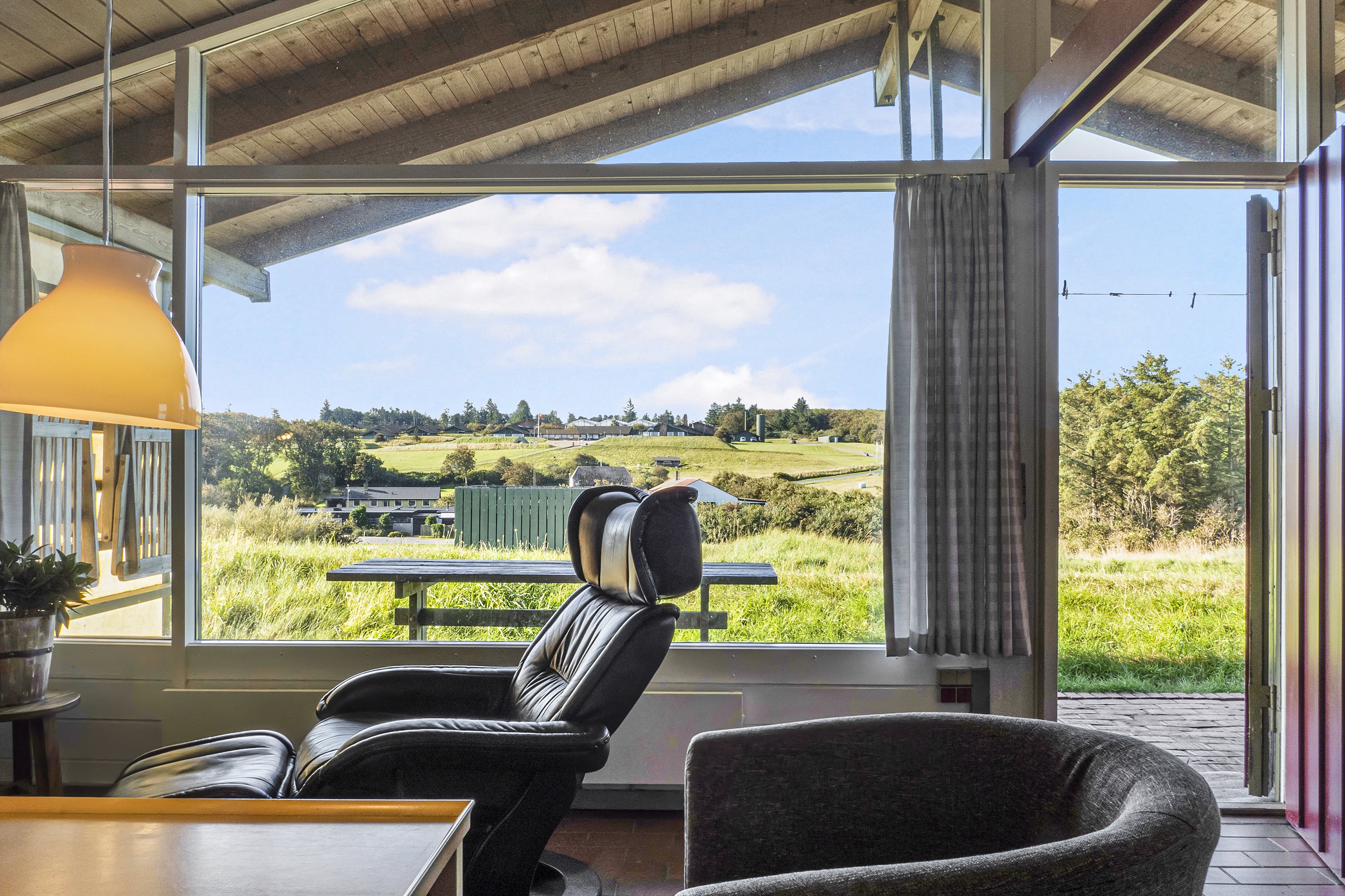 Fremhævet terrasse billede i fuldskærmstilstand. Billede af Solskinsvej 25, Vigsø, 7730 Hanstholm