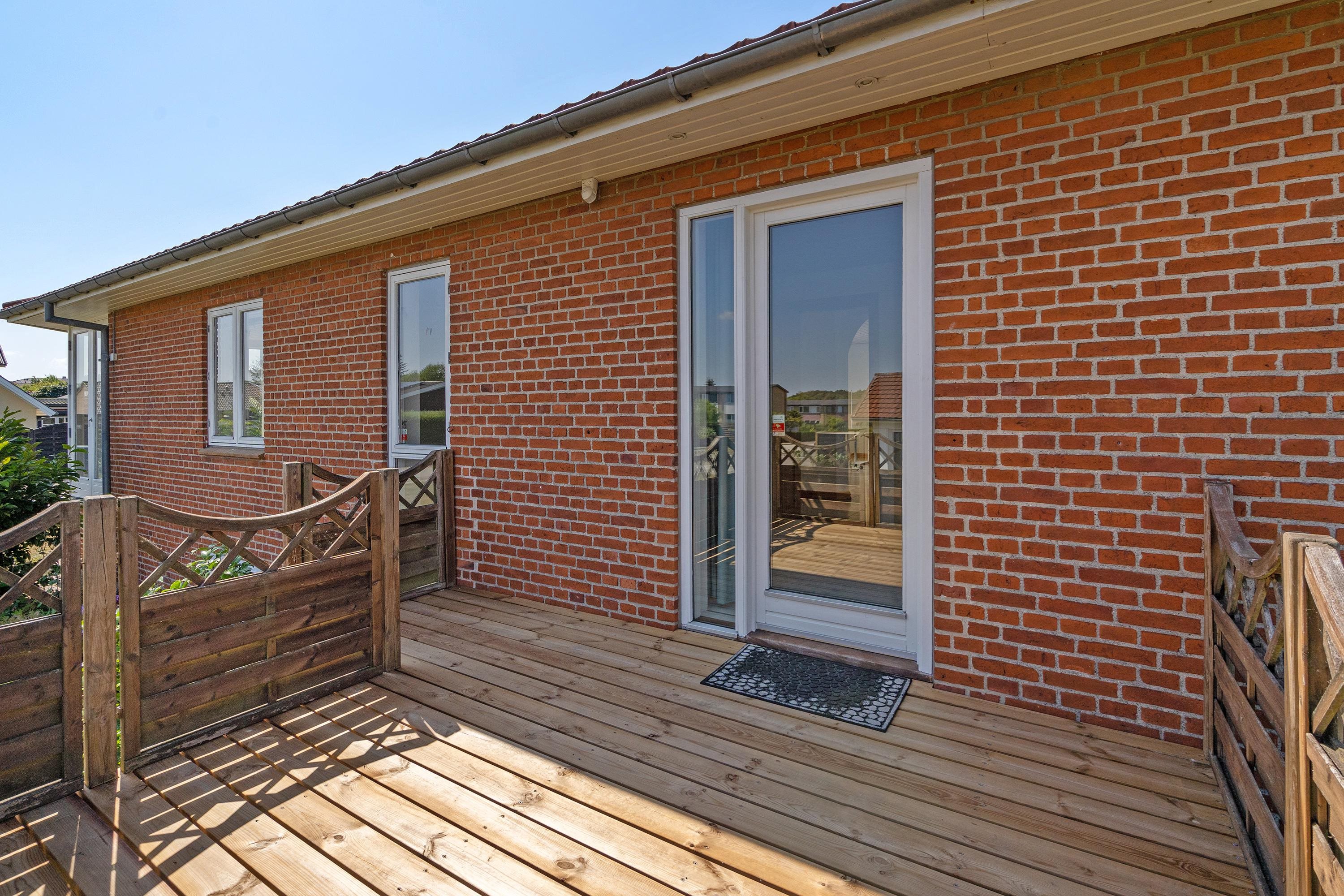 Fremhævet terrasse billede i fuldskærmstilstand. Billede af Tørholmsvej 102, 9800 Hjørring