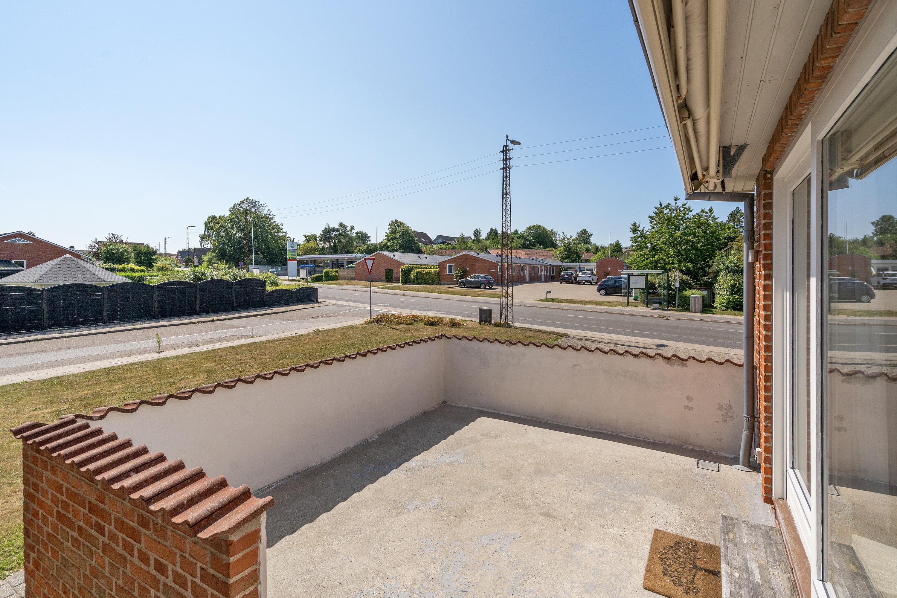 Fremhævet terrasse billede i fuldskærmstilstand. Billede af Tørholmsvej 102, 9800 Hjørring