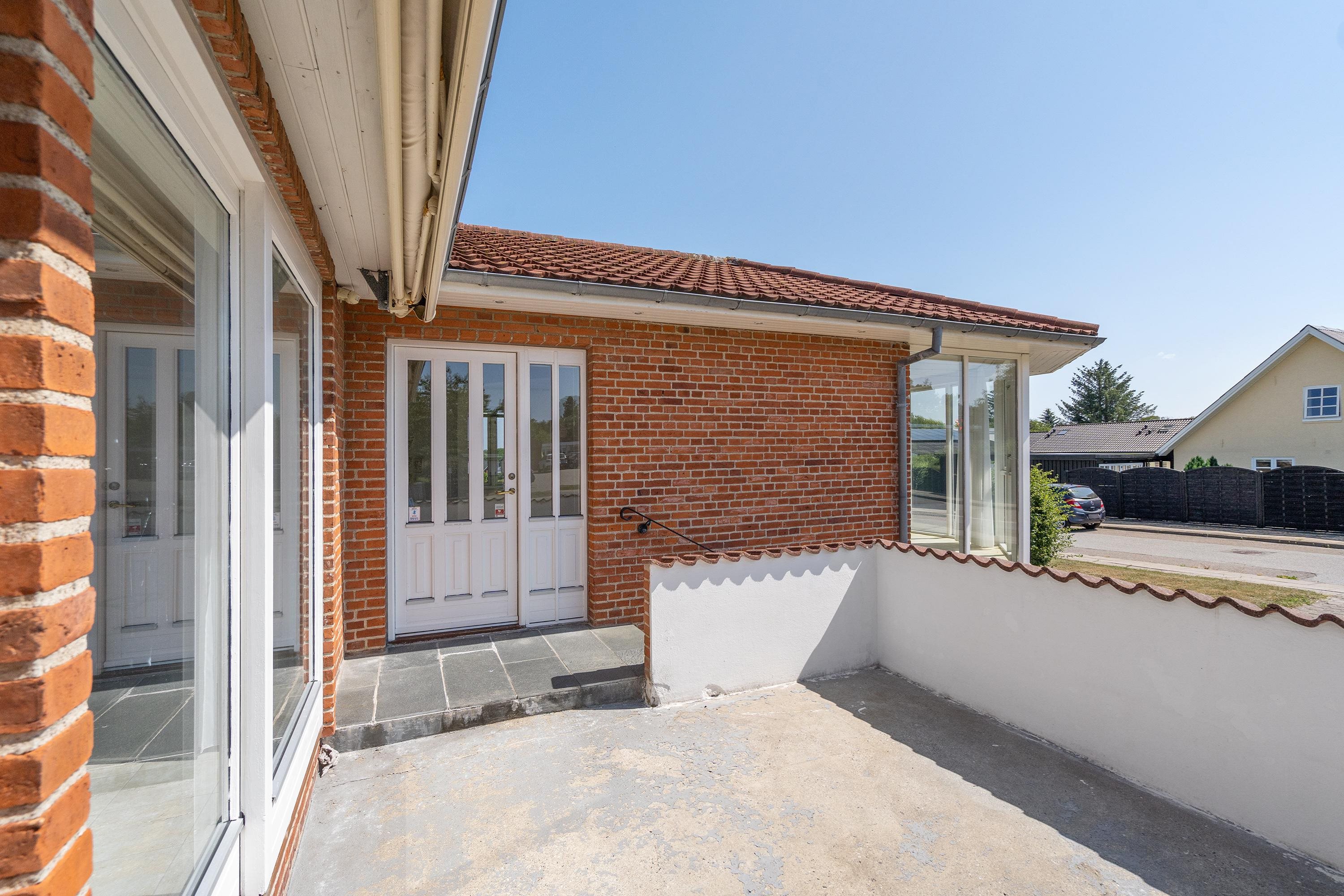 Fremhævet terrasse billede i fuldskærmstilstand. Billede af Tørholmsvej 102, 9800 Hjørring