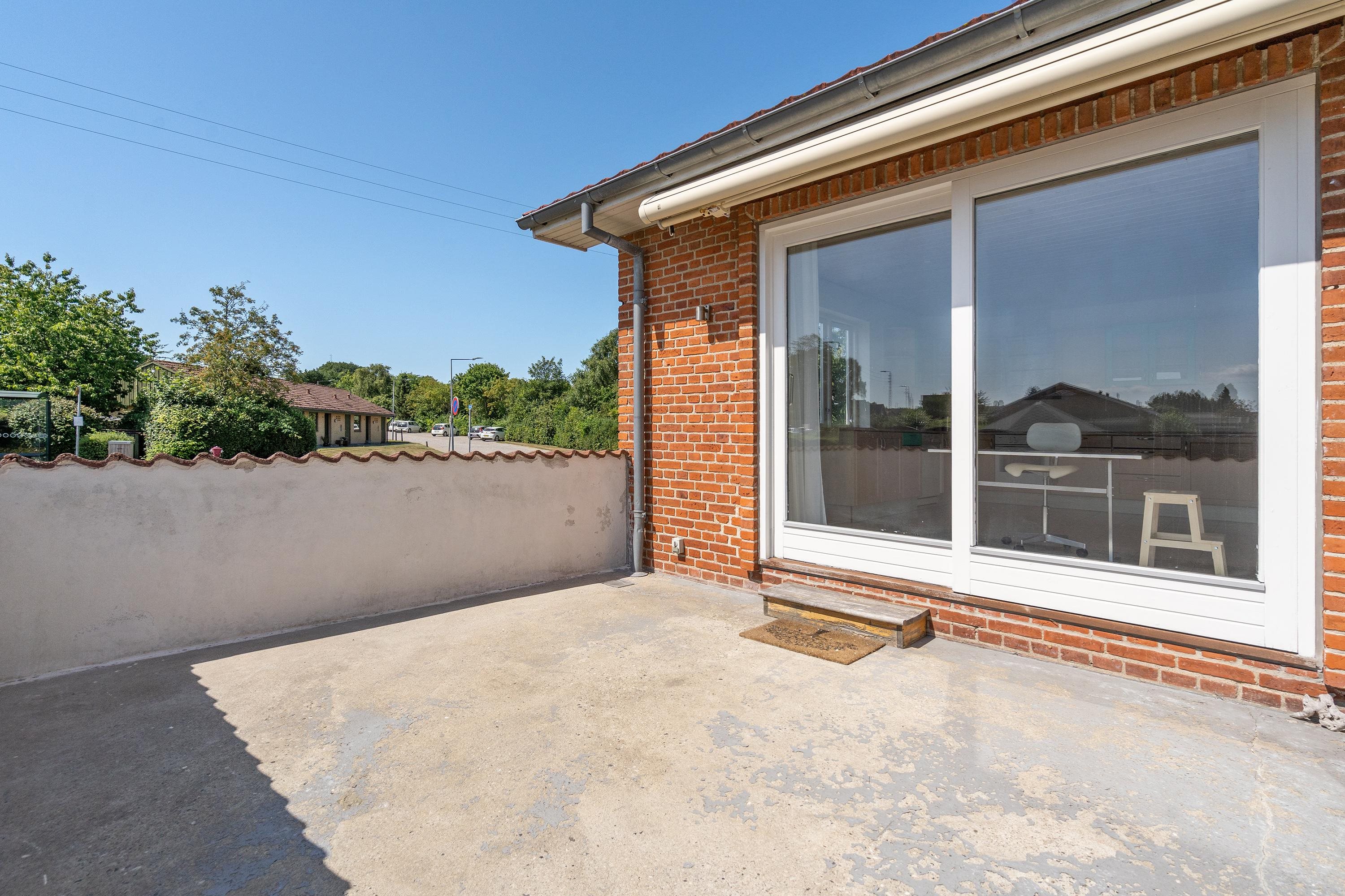 Fremhævet terrasse billede i fuldskærmstilstand. Billede af Tørholmsvej 102, 9800 Hjørring