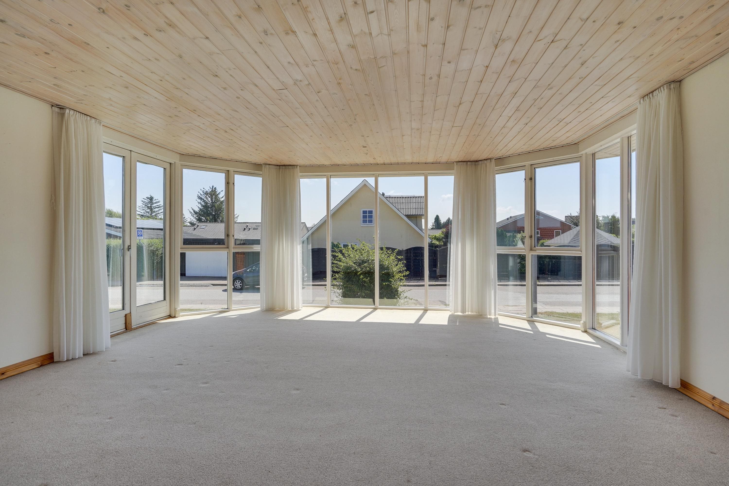 Fremhævet stue billede i fuldskærmstilstand. Billede af Tørholmsvej 102, 9800 Hjørring