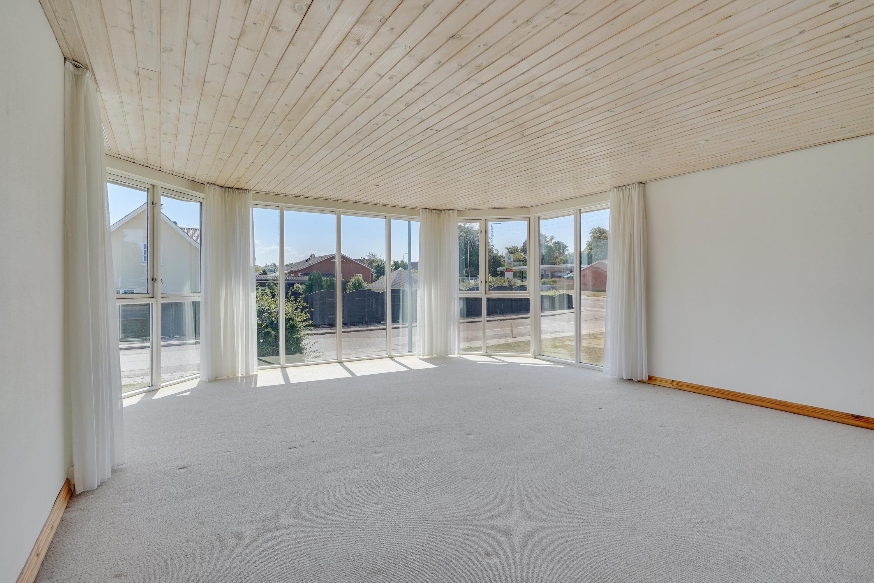 Fremhævet stue billede i fuldskærmstilstand. Billede af Tørholmsvej 102, 9800 Hjørring