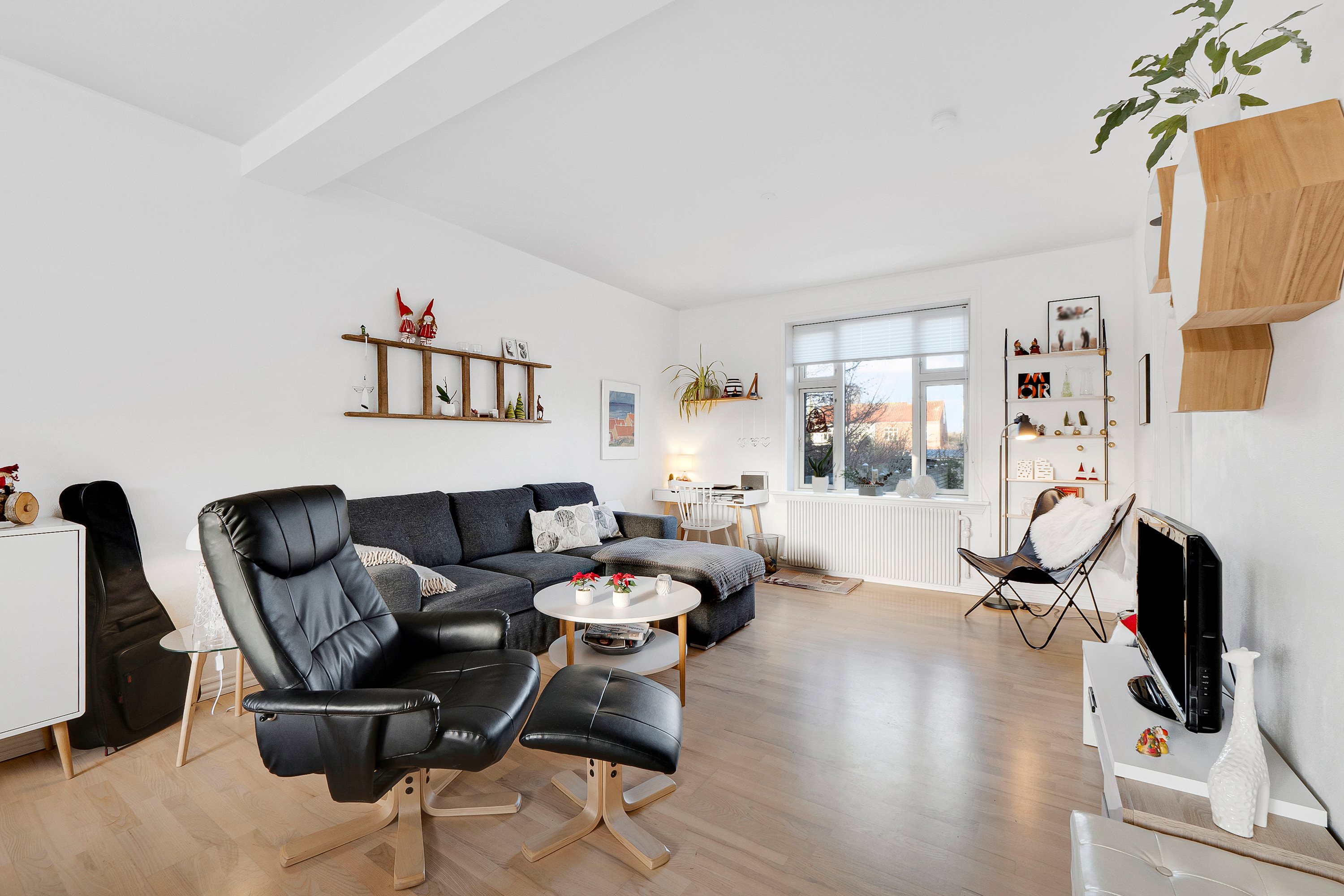 Fremhævet stue billede i fuldskærmstilstand. Billede af Klingenbergsgade 42, 7900 Nykøbing M