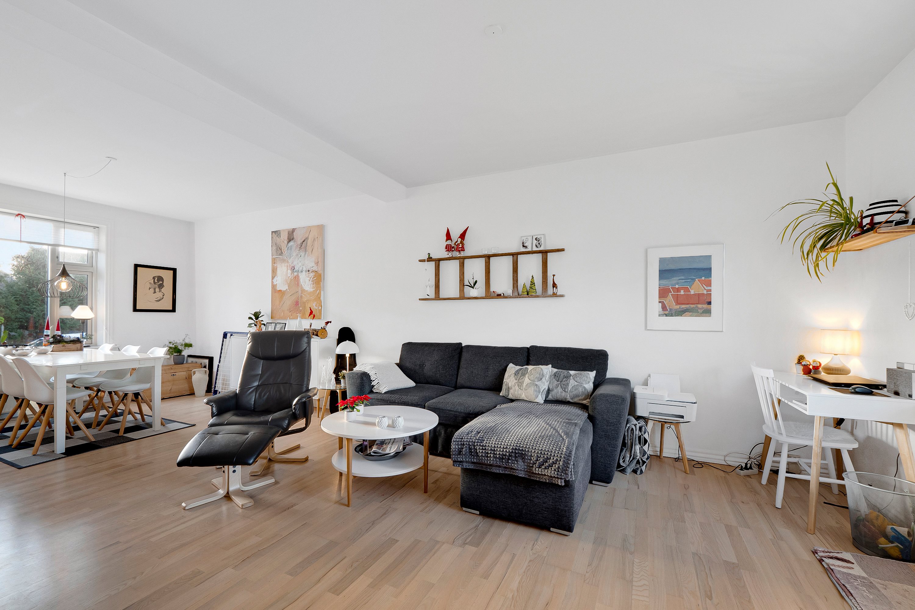 Fremhævet stue billede i fuldskærmstilstand. Billede af Klingenbergsgade 42, 7900 Nykøbing M