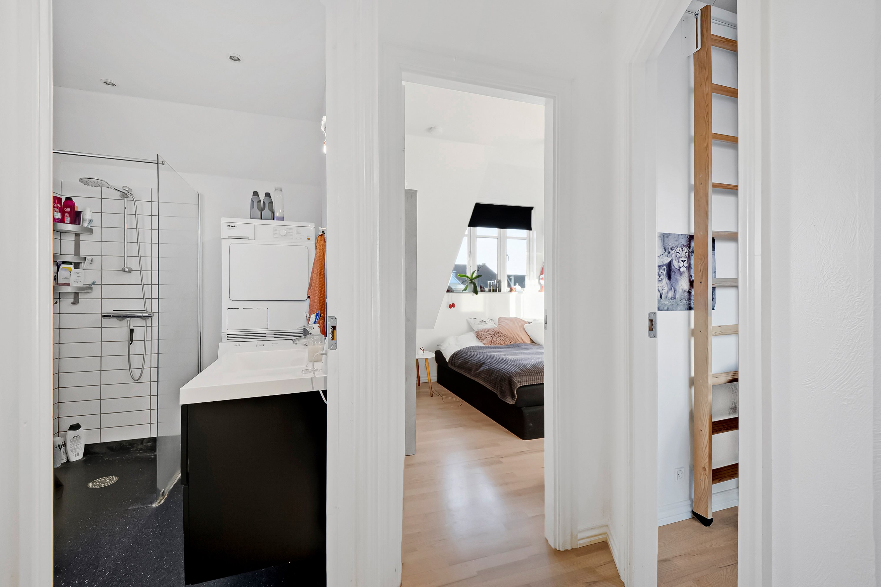 Fremhævet gang billede i fuldskærmstilstand. Billede af Klingenbergsgade 42, 7900 Nykøbing M