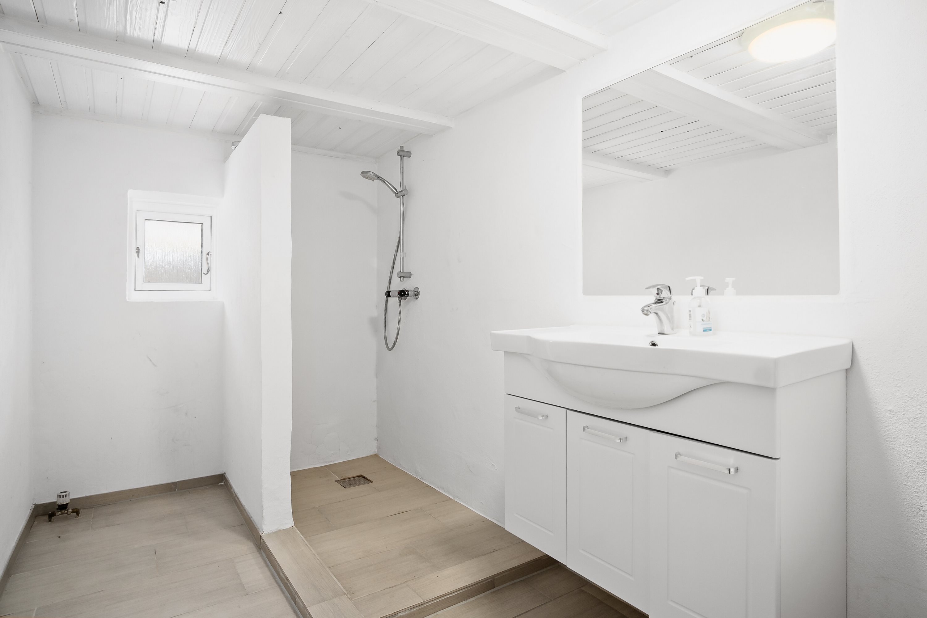 Fremhævet badeværelse billede i fuldskærmstilstand. Billede af Ved Vandværket 16, Centrum, 7100 Vejle