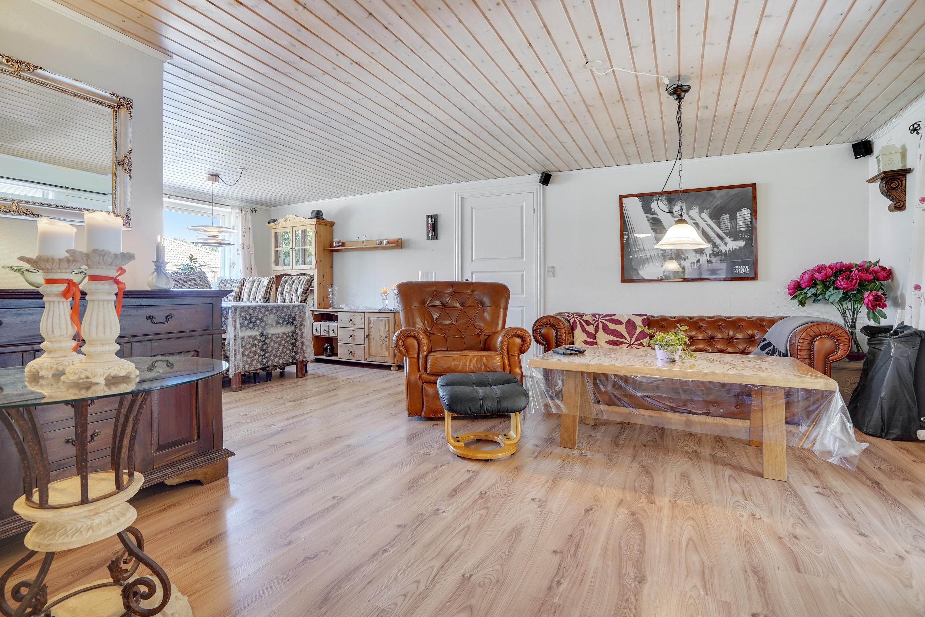 Fremhævet stue billede i fuldskærmstilstand. Billede af Skallerupvej 483, Sønderlev, 9800 Hjørring