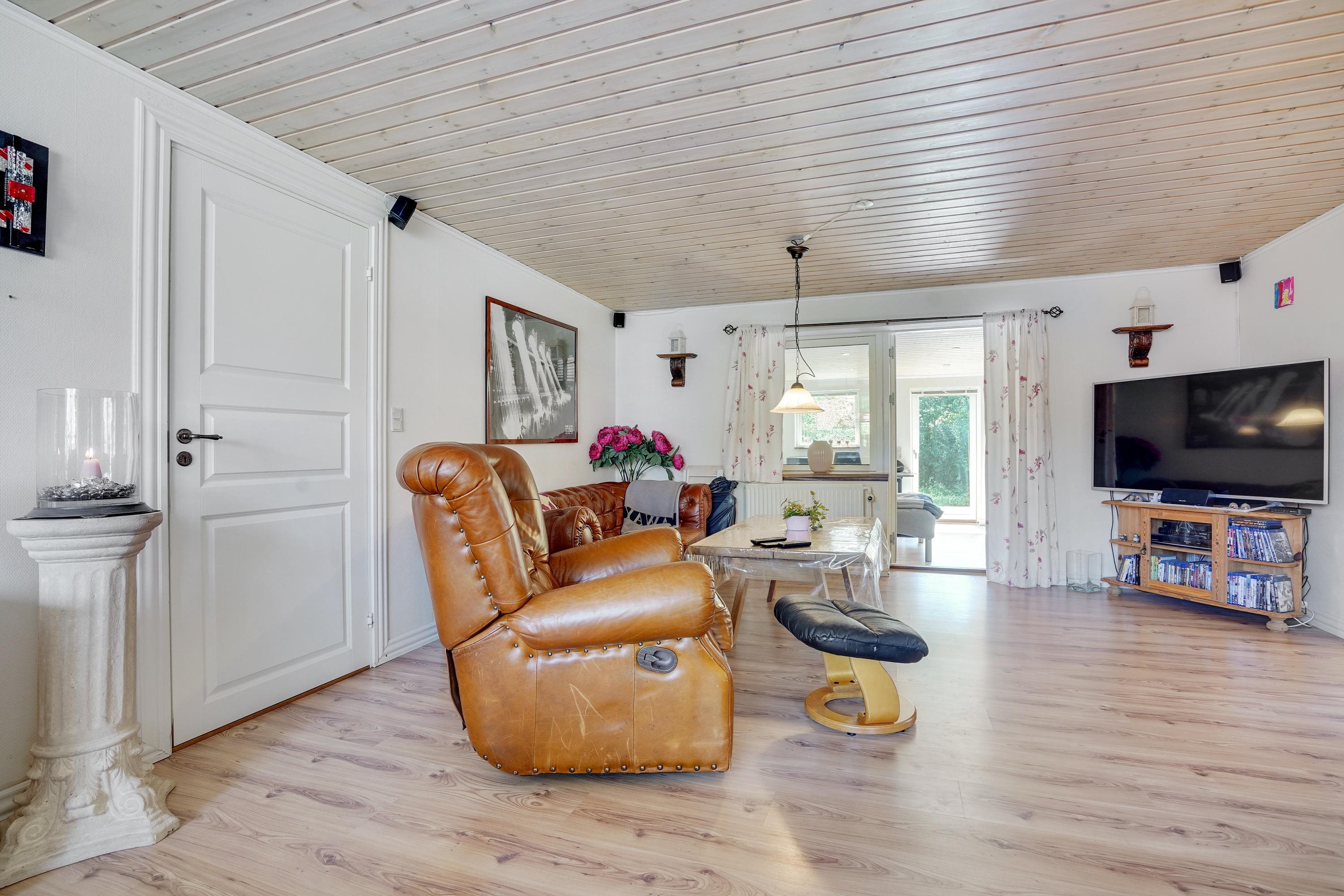 Fremhævet stue billede i fuldskærmstilstand. Billede af Skallerupvej 483, Sønderlev, 9800 Hjørring