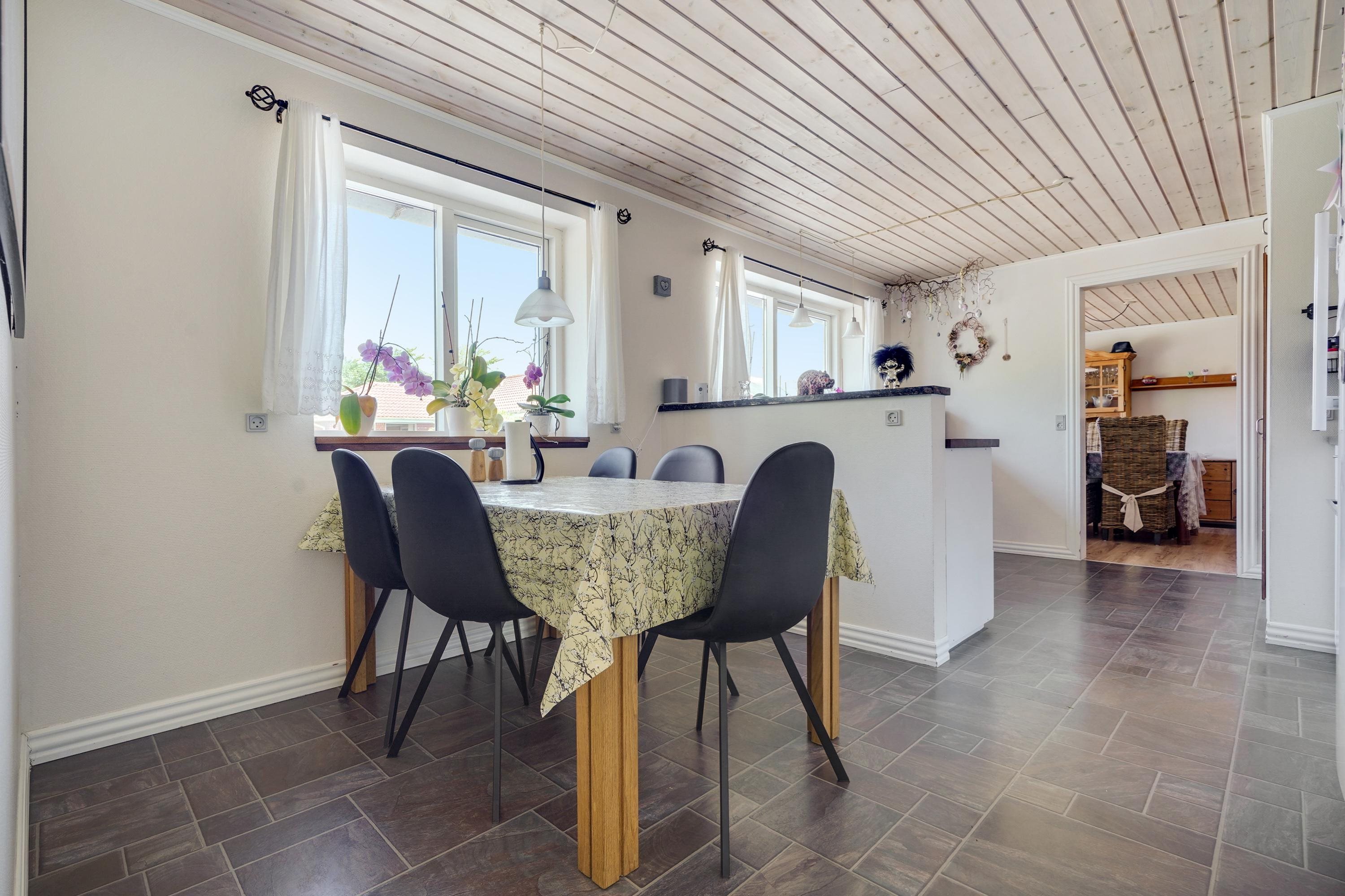 Fremhævet køkken billede i fuldskærmstilstand. Billede af Skallerupvej 483, Sønderlev, 9800 Hjørring