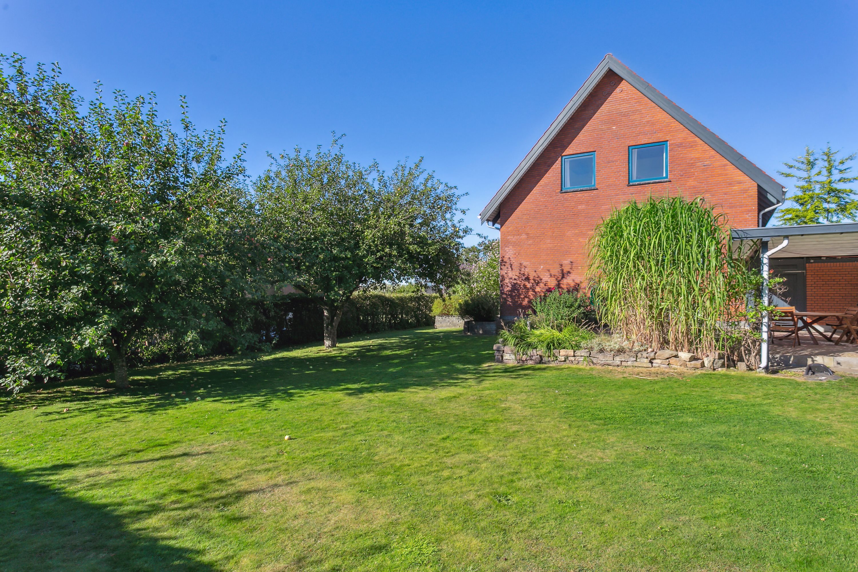 Fremhævet set fra haven billede i fuldskærmstilstand. Billede af Ellensvej 2, 8220 Brabrand