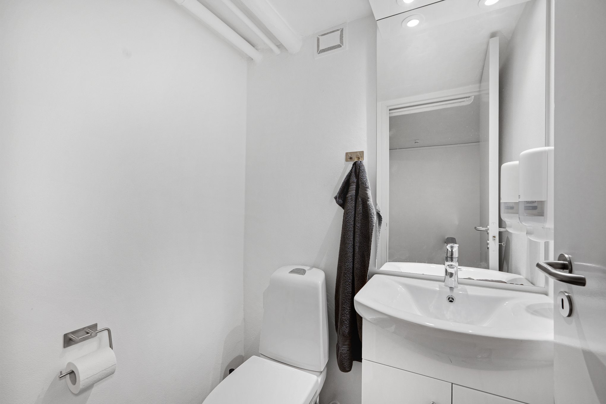 Fremhævet badeværelse billede i fuldskærmstilstand. Billede af Absalonsvej 1, 8960 Randers SØ