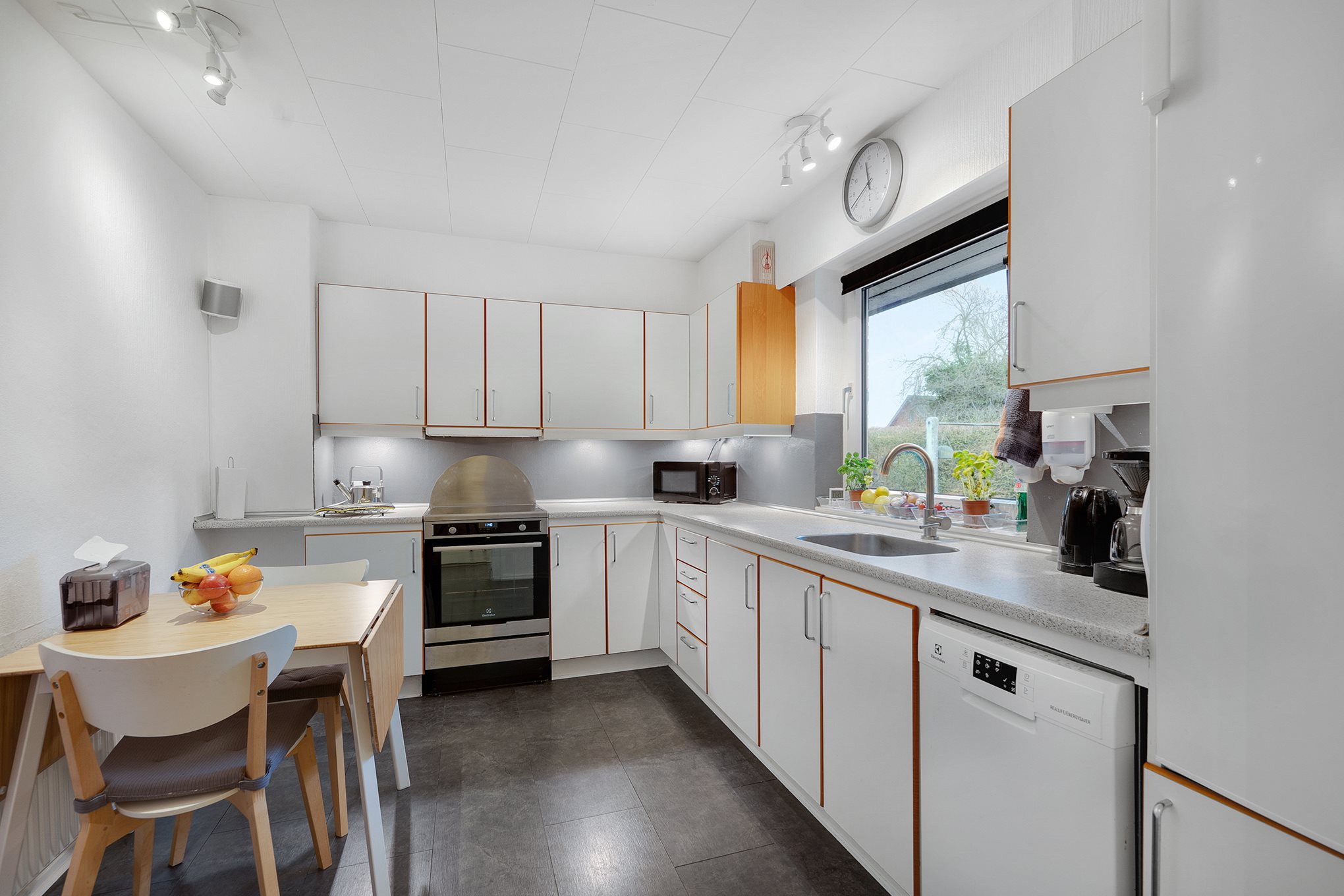 Fremhævet køkken billede i fuldskærmstilstand. Billede af Absalonsvej 1, 8960 Randers SØ