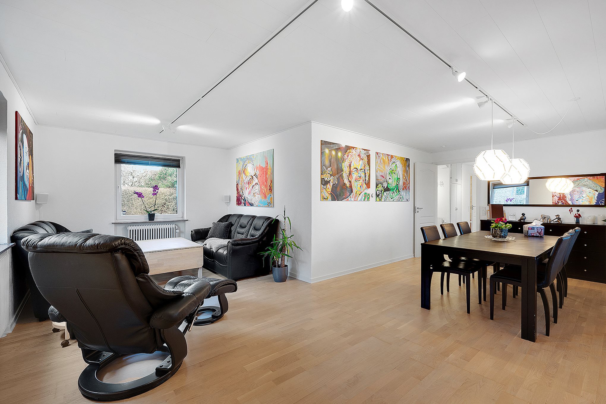 Fremhævet stue billede i fuldskærmstilstand. Billede af Absalonsvej 1, 8960 Randers SØ